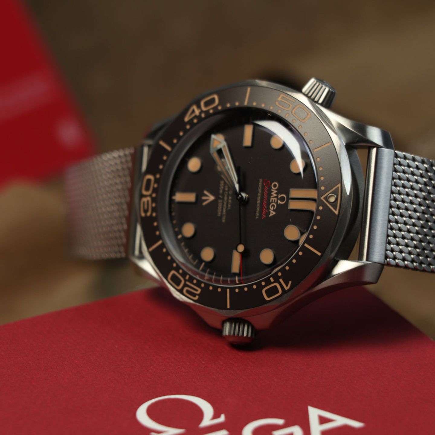 Omega Seamaster Diver 300 M 210.90.42.20.01.001 (2026) - Bruin wijzerplaat 42mm Titanium (1/2)