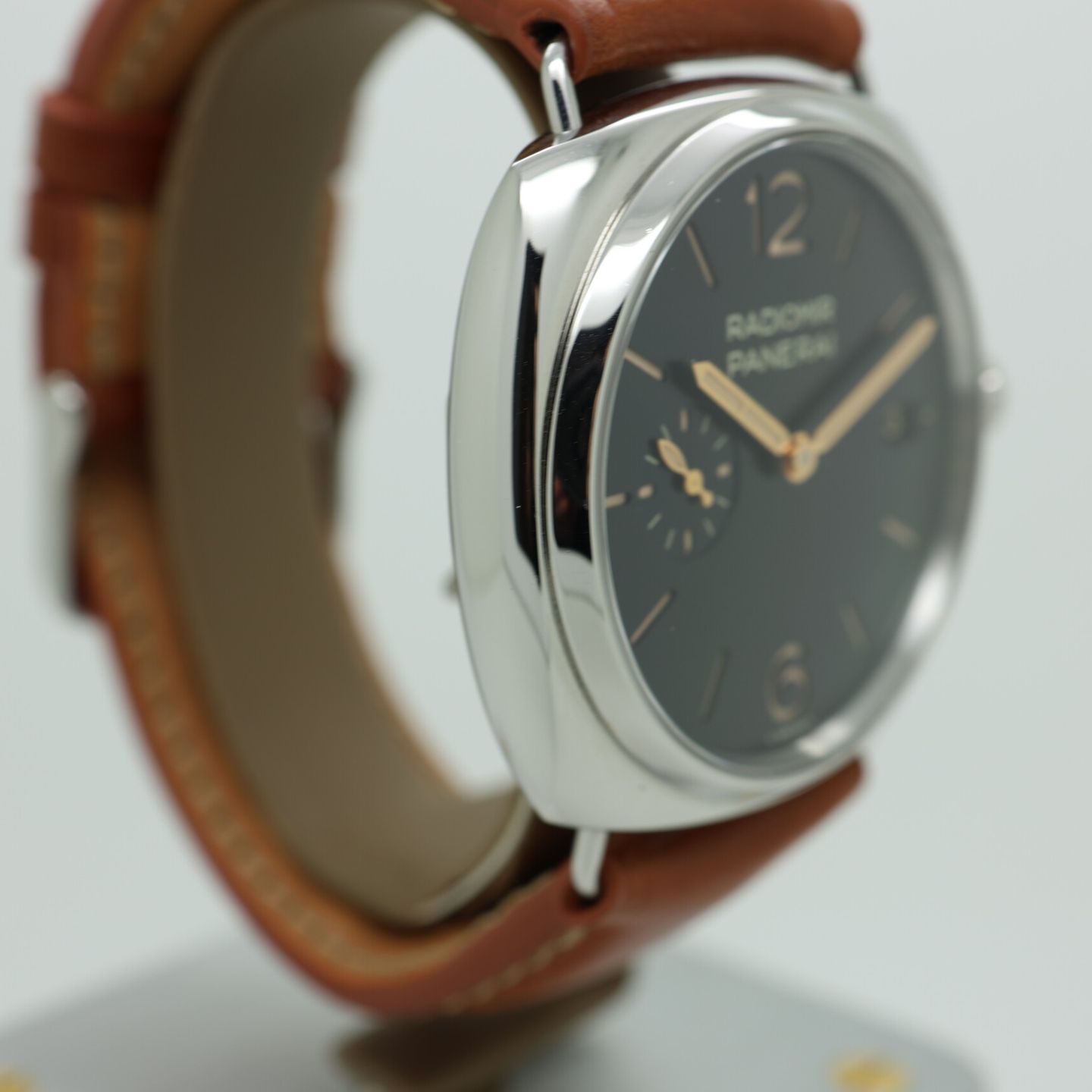 Panerai Radiomir PAM01572 (2024) - Black dial 40 mm Steel case (4/8)