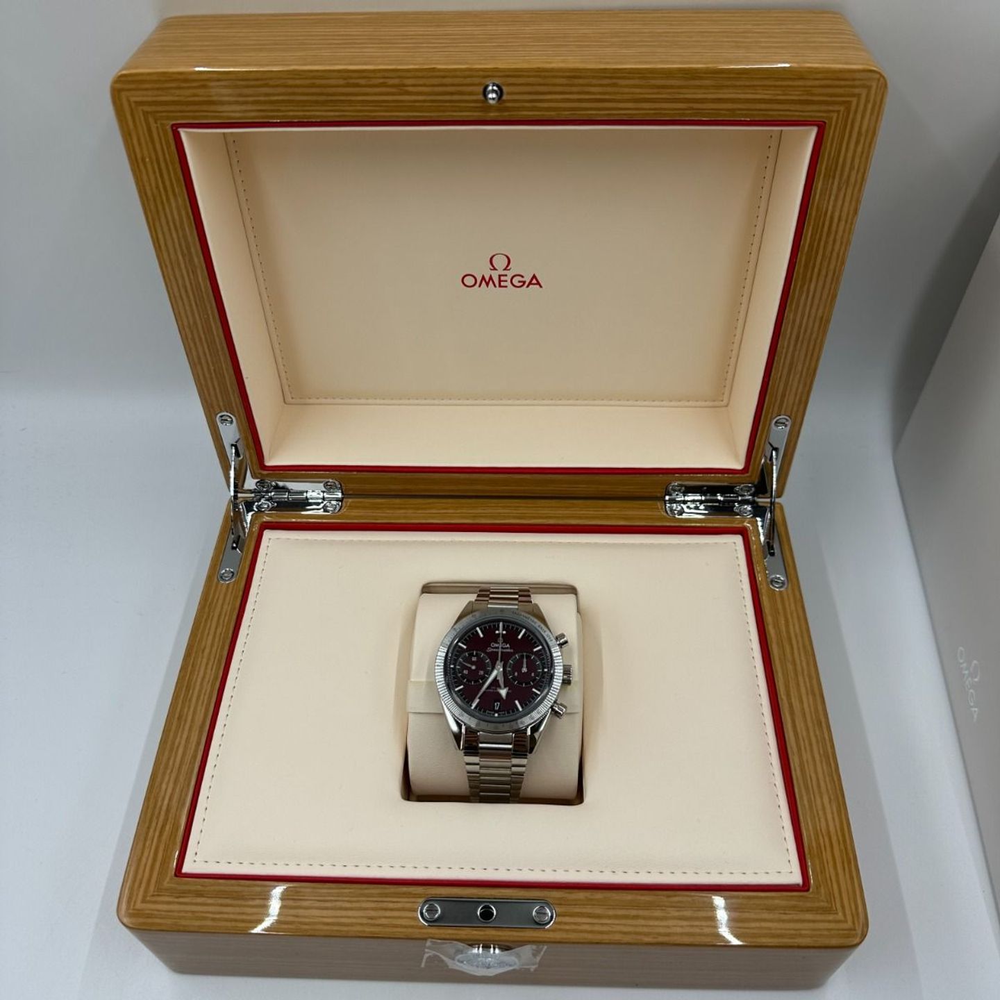 Omega Speedmaster '57 332.10.41.51.11.001 (2023) - Red dial 40 mm Steel case (3/8)