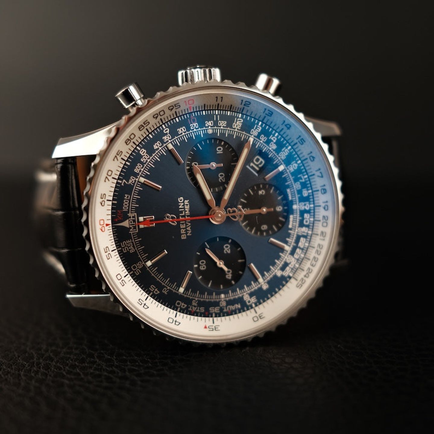 Breitling Navitimer 1 B01 Chronograph AB0121211C1P1 (2019) - Blauw wijzerplaat 43mm Staal (4/8)