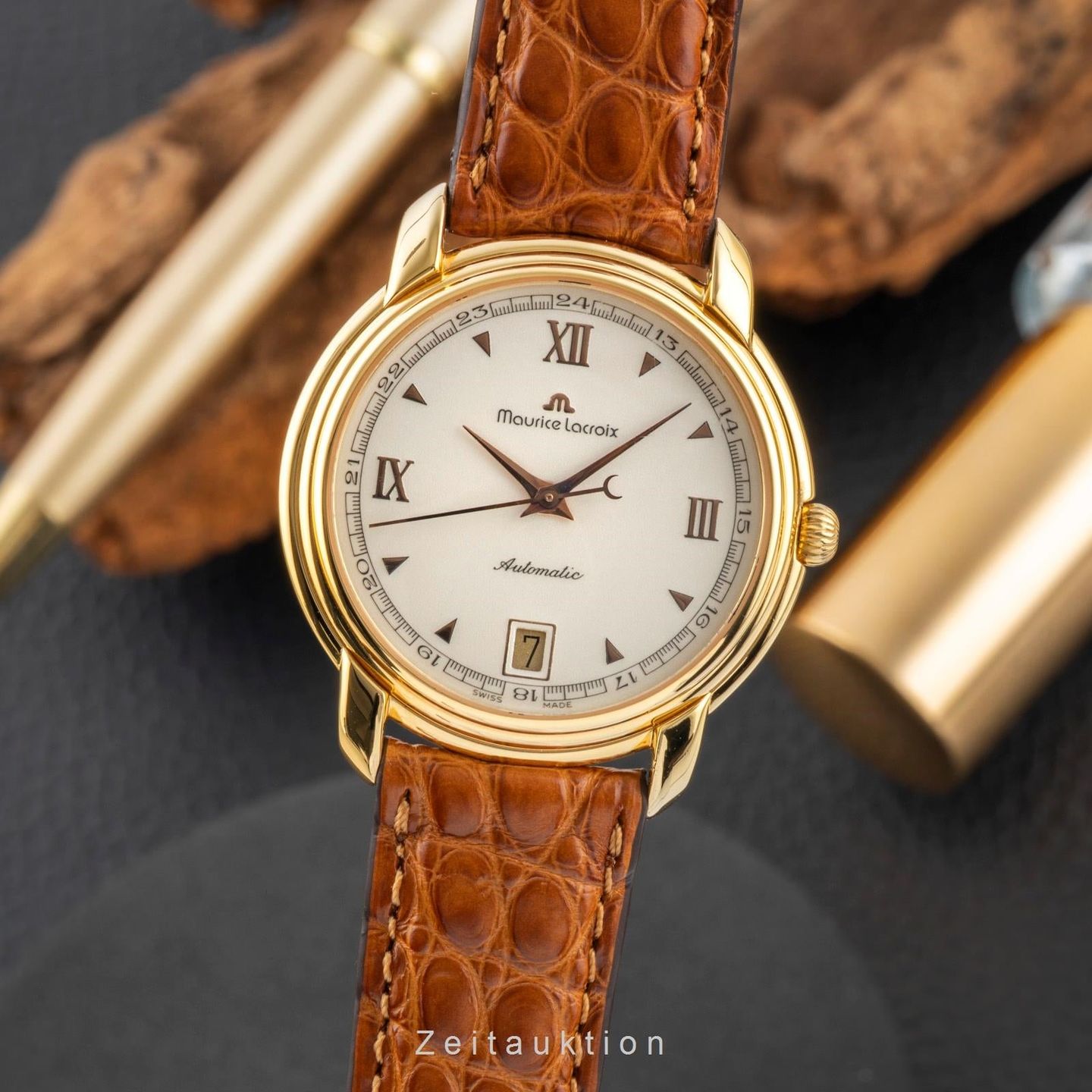 Maurice Lacroix Les Classiques Date 23293 (1995) - Beige wijzerplaat 35mm Goud/Staal (1/8)