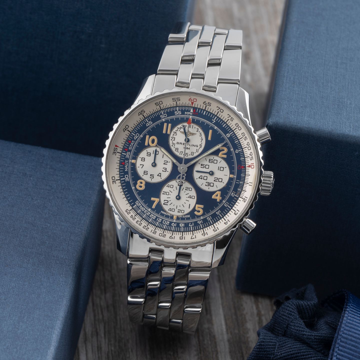 Breitling Navitimer A33030 (1995) - Black dial 38 mm Steel case (1/8)