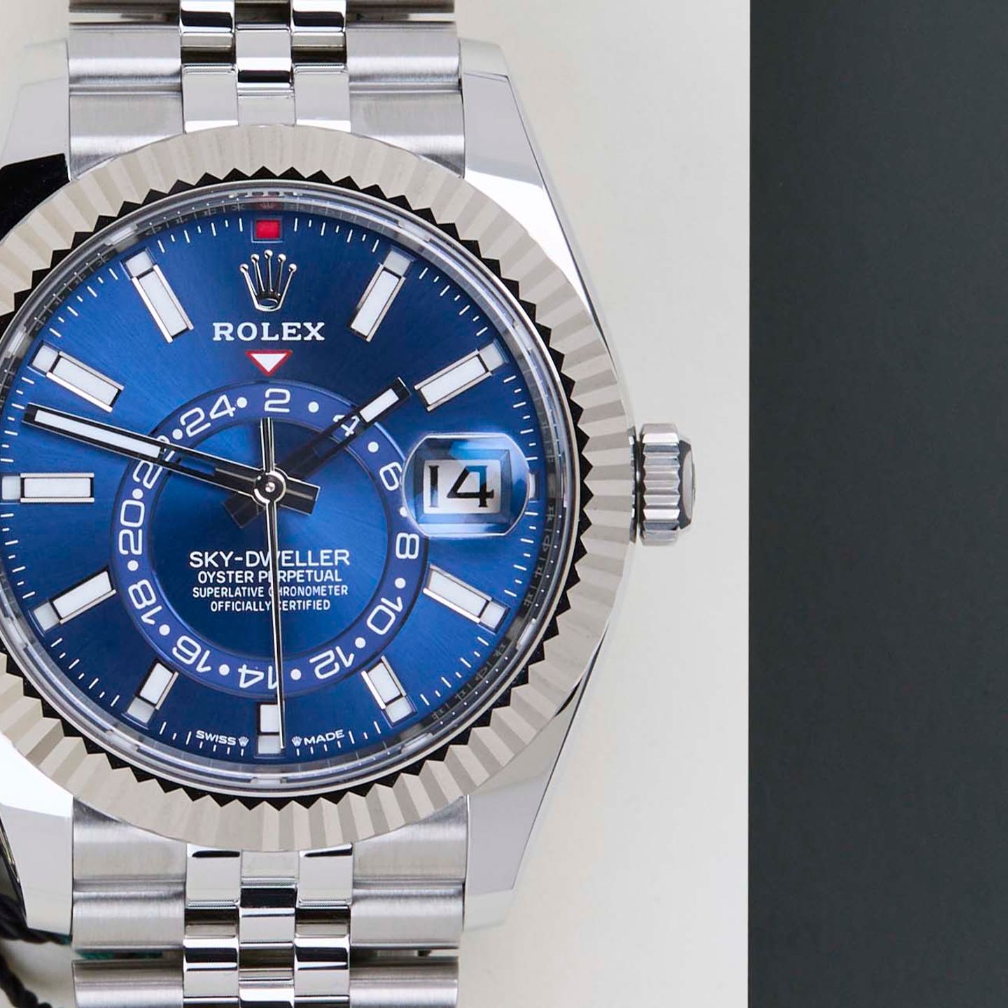 Rolex Sky-Dweller 336934 (2026) - 42 mm Gold/Steel case (5/8)