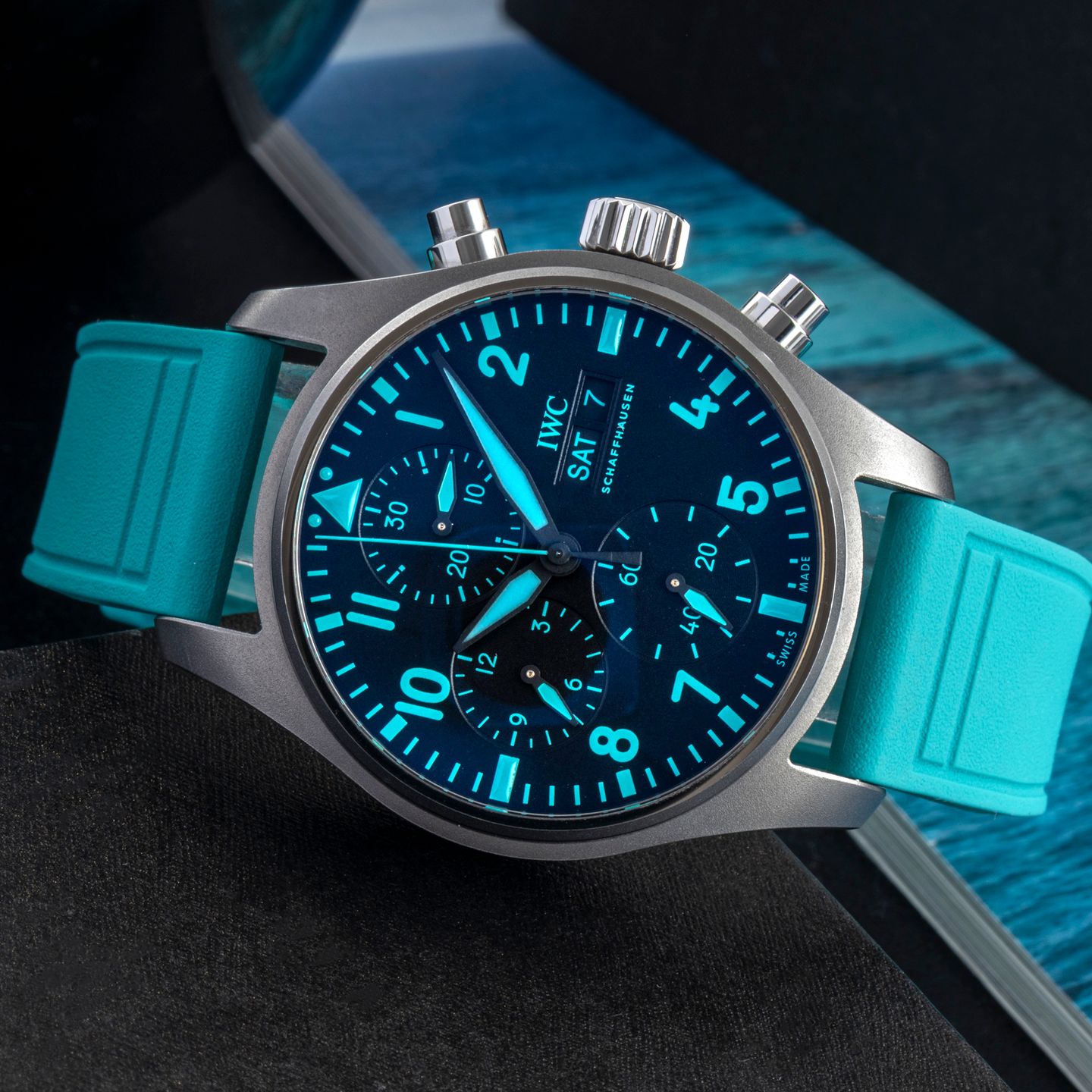 IWC Pilot Chronograph IW388108 (Unknown (random serial)) - Black dial 41 mm Titanium case (2/8)