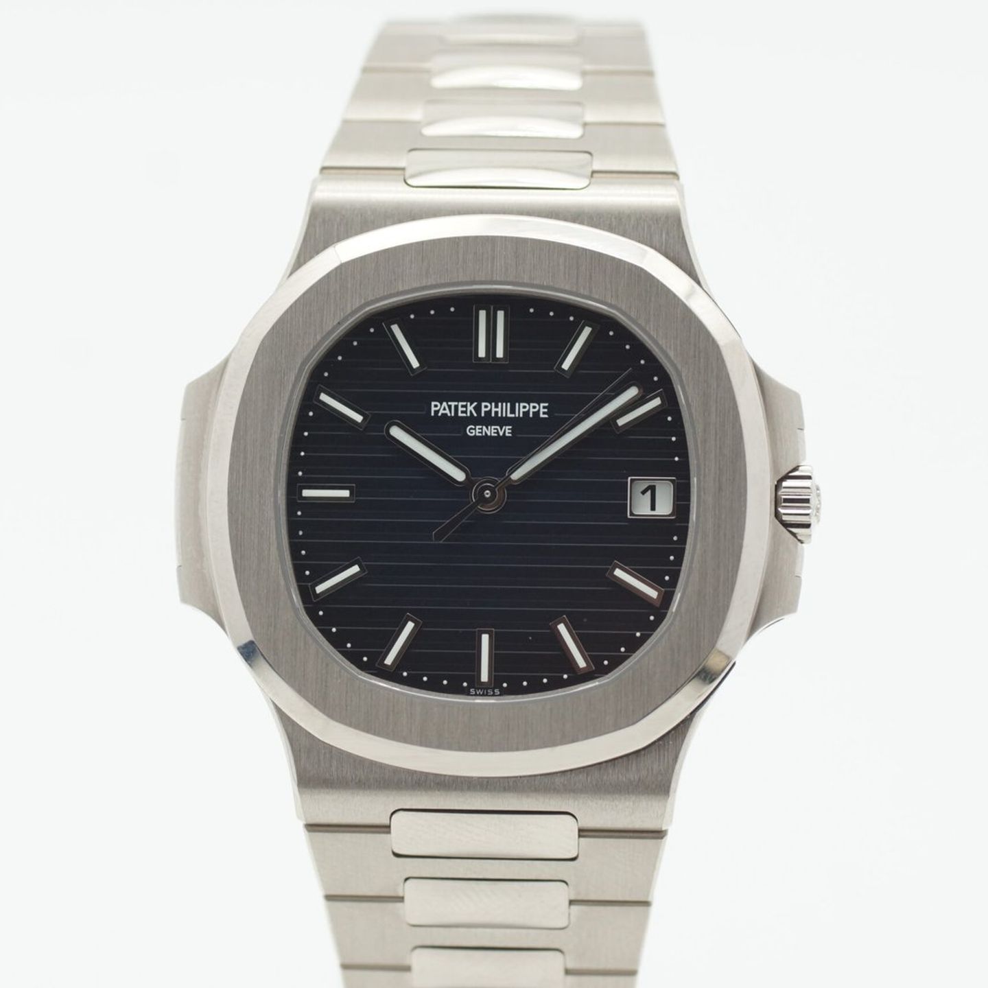 Patek Philippe Nautilus 5811 (2024) - Blue dial 41 mm White Gold case (4/8)