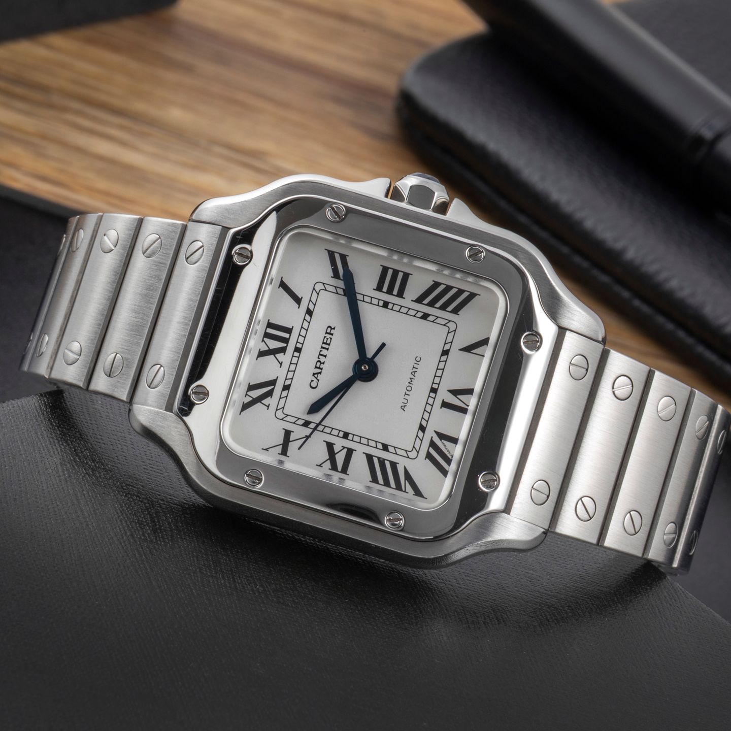 Cartier Santos WSSA0029 (Unknown (random serial)) - Silver dial 35 mm Steel case (2/8)