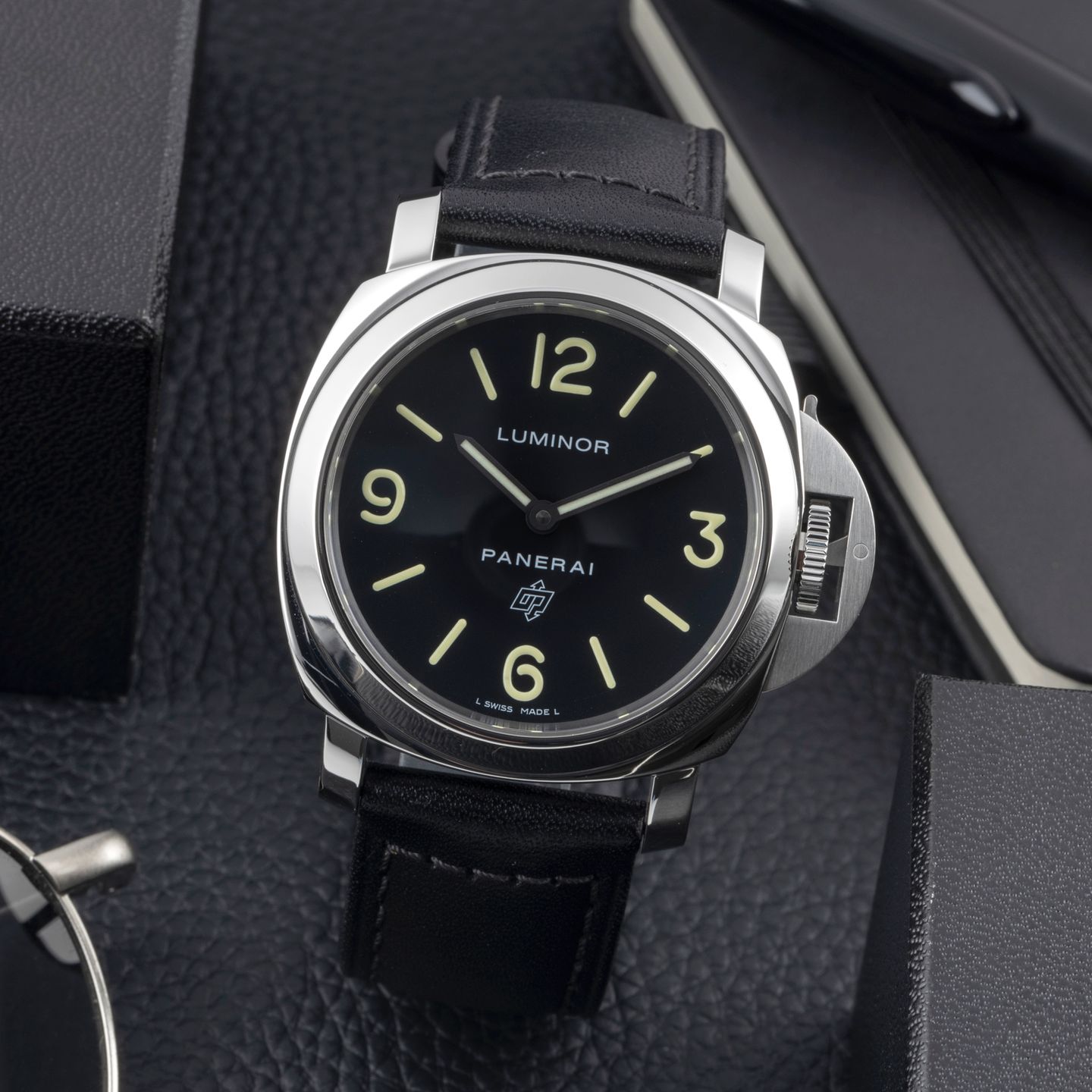 Panerai Luminor Base Logo PAM01000 (Unknown (random serial)) - Black dial 44 mm Steel case (1/8)