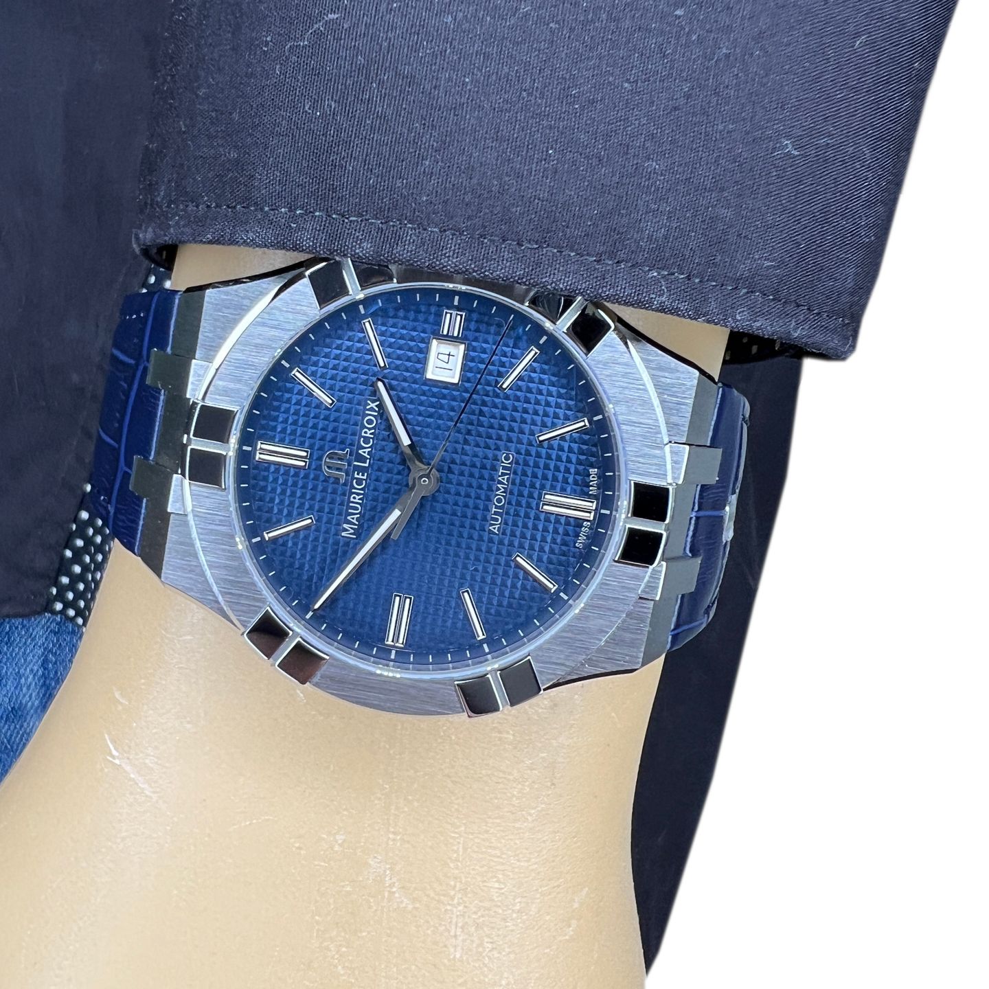 Maurice Lacroix Aikon AI6008-SS001-430-1 (2024) - Blauw wijzerplaat 42mm Staal (2/8)