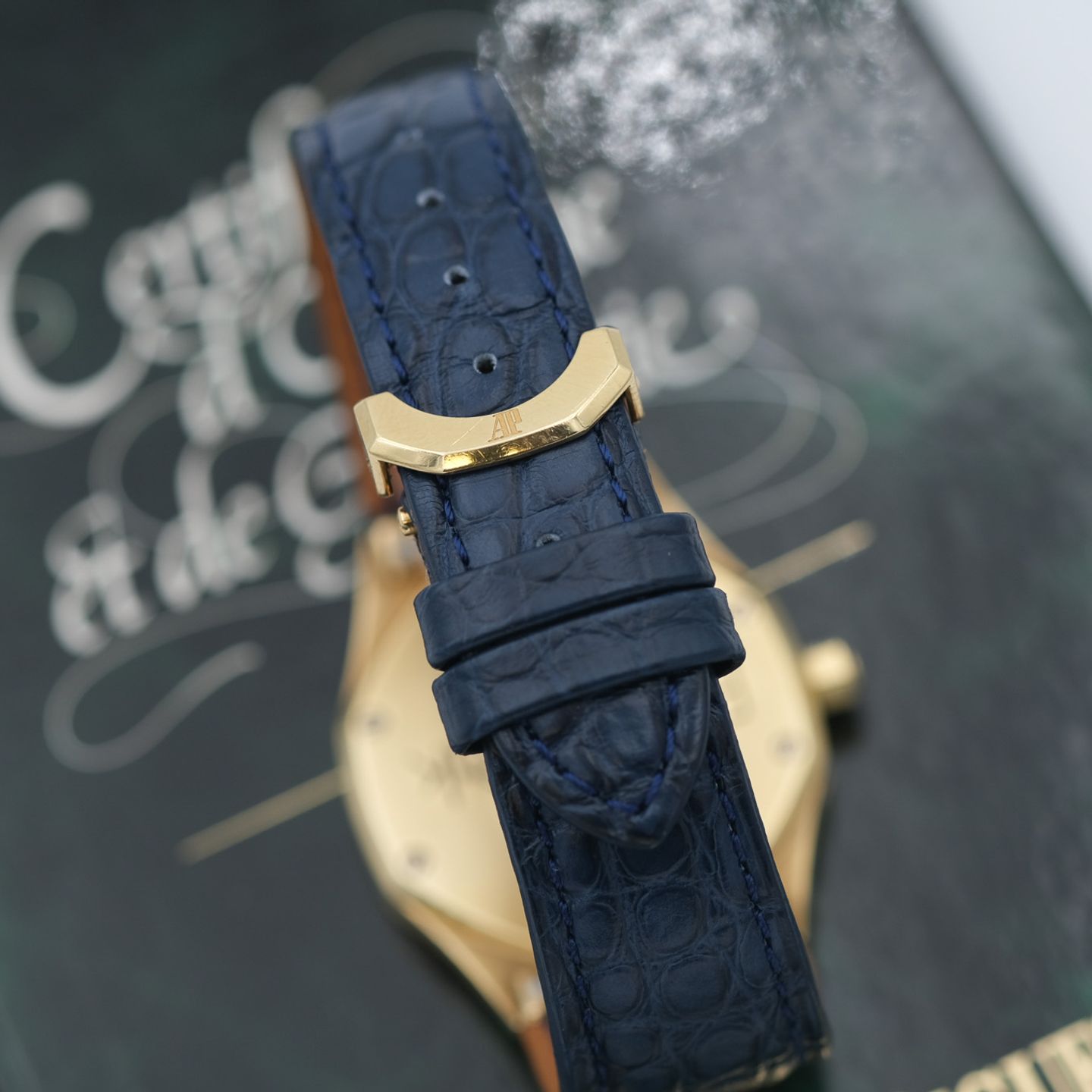 Audemars Piguet Royal Oak 14800BA (1995) - Blue dial 36 mm Yellow Gold case (4/8)