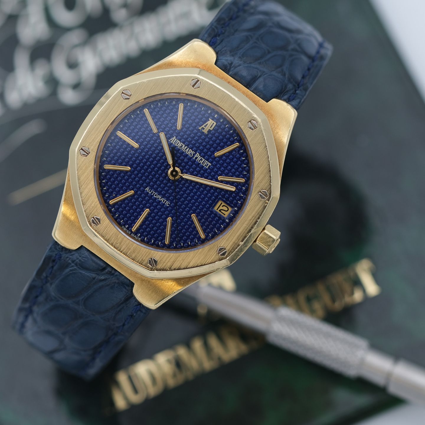 Audemars Piguet Royal Oak 14800BA (1995) - Blue dial 36 mm Yellow Gold case (1/8)