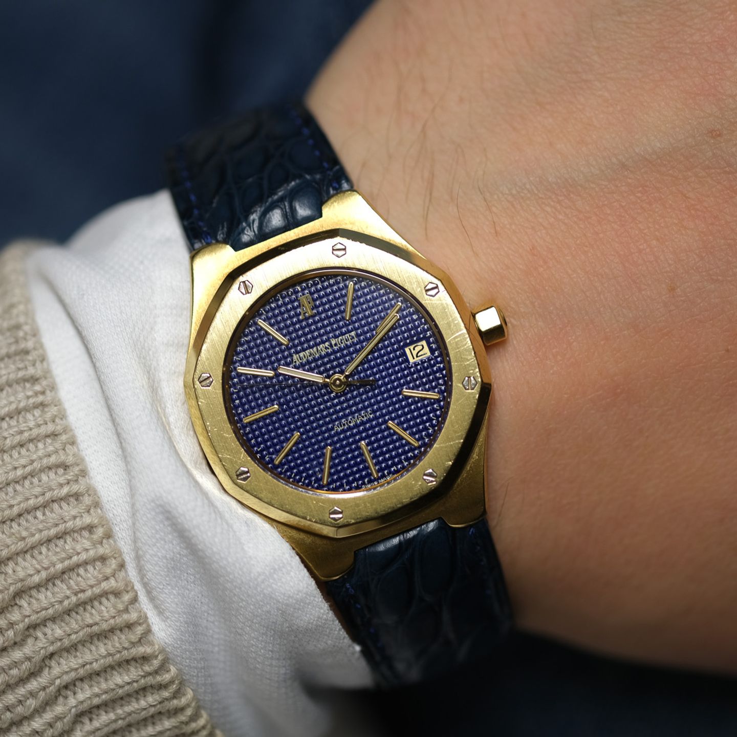 Audemars Piguet Royal Oak 14800BA (1995) - Blue dial 36 mm Yellow Gold case (2/8)