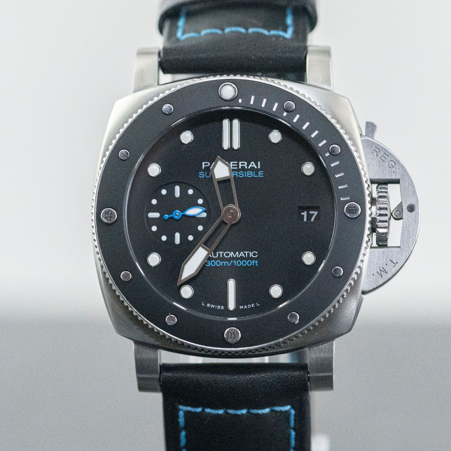 Panerai Luminor Submersible PAM00683 (2022) - Black dial 42 mm Steel case (5/8)