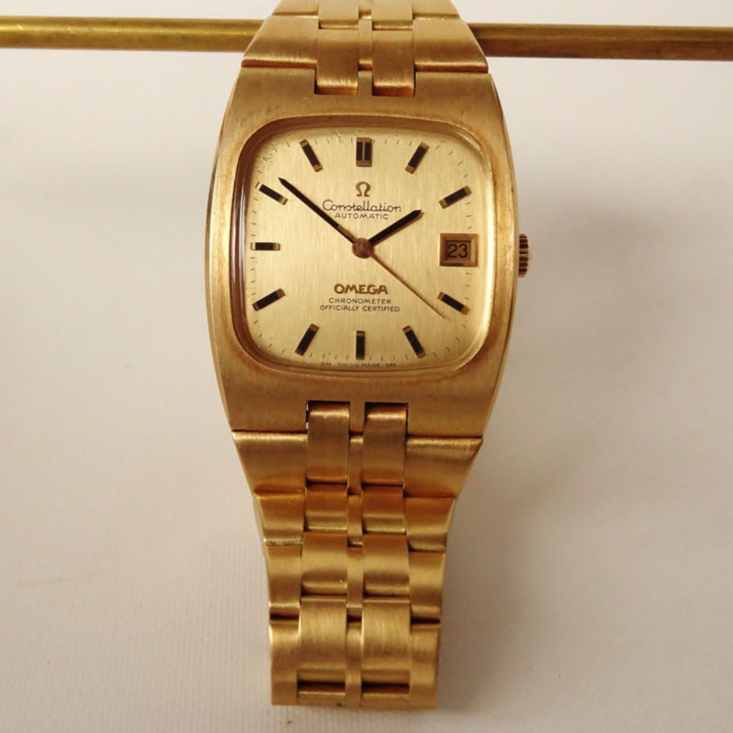 Omega Constellation 166.059 (1972) - Gold dial 33 mm Yellow Gold case (1/7)