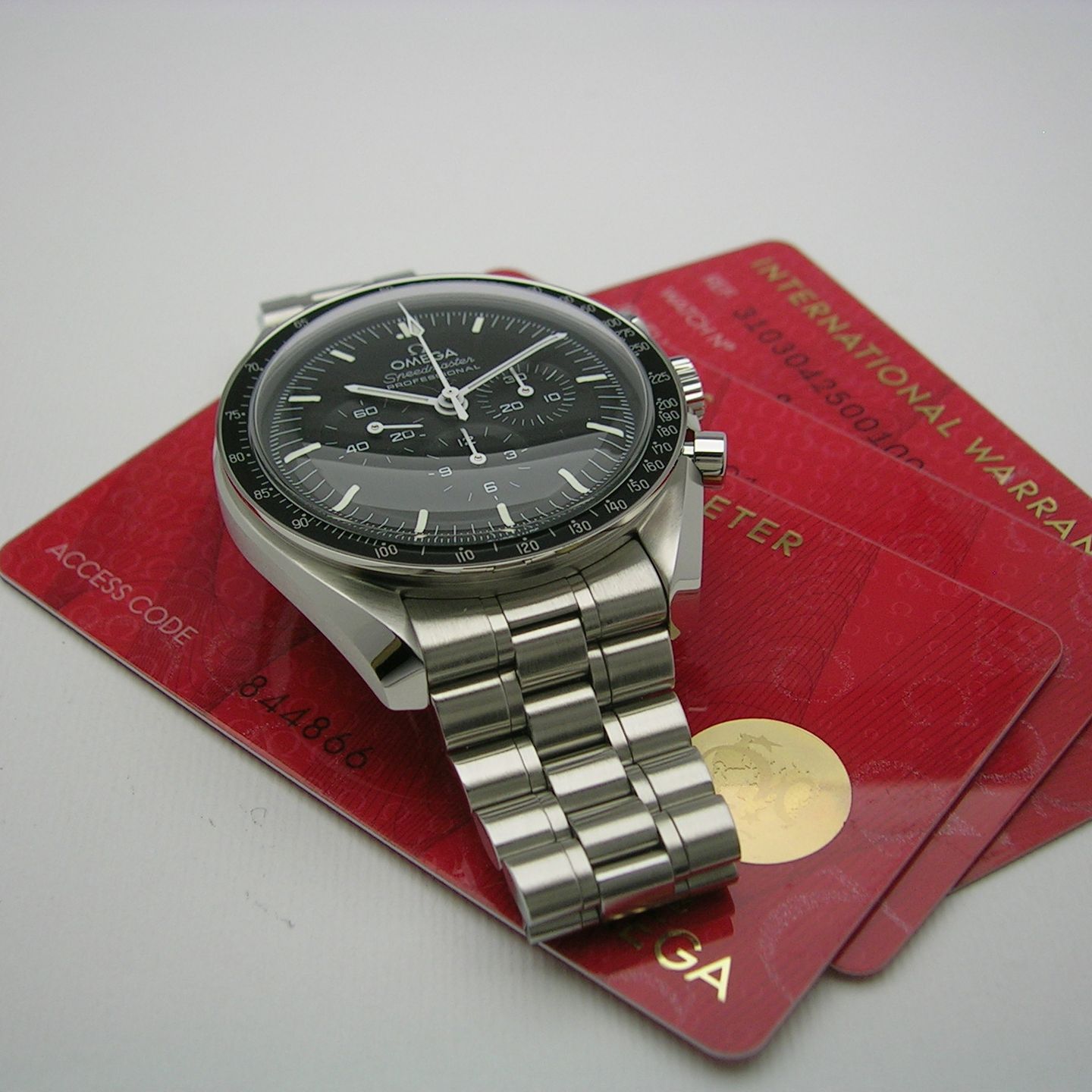 Omega Speedmaster Professional Moonwatch 310.30.42.50.01.001 (2024) - Black dial 42 mm Steel case (4/5)