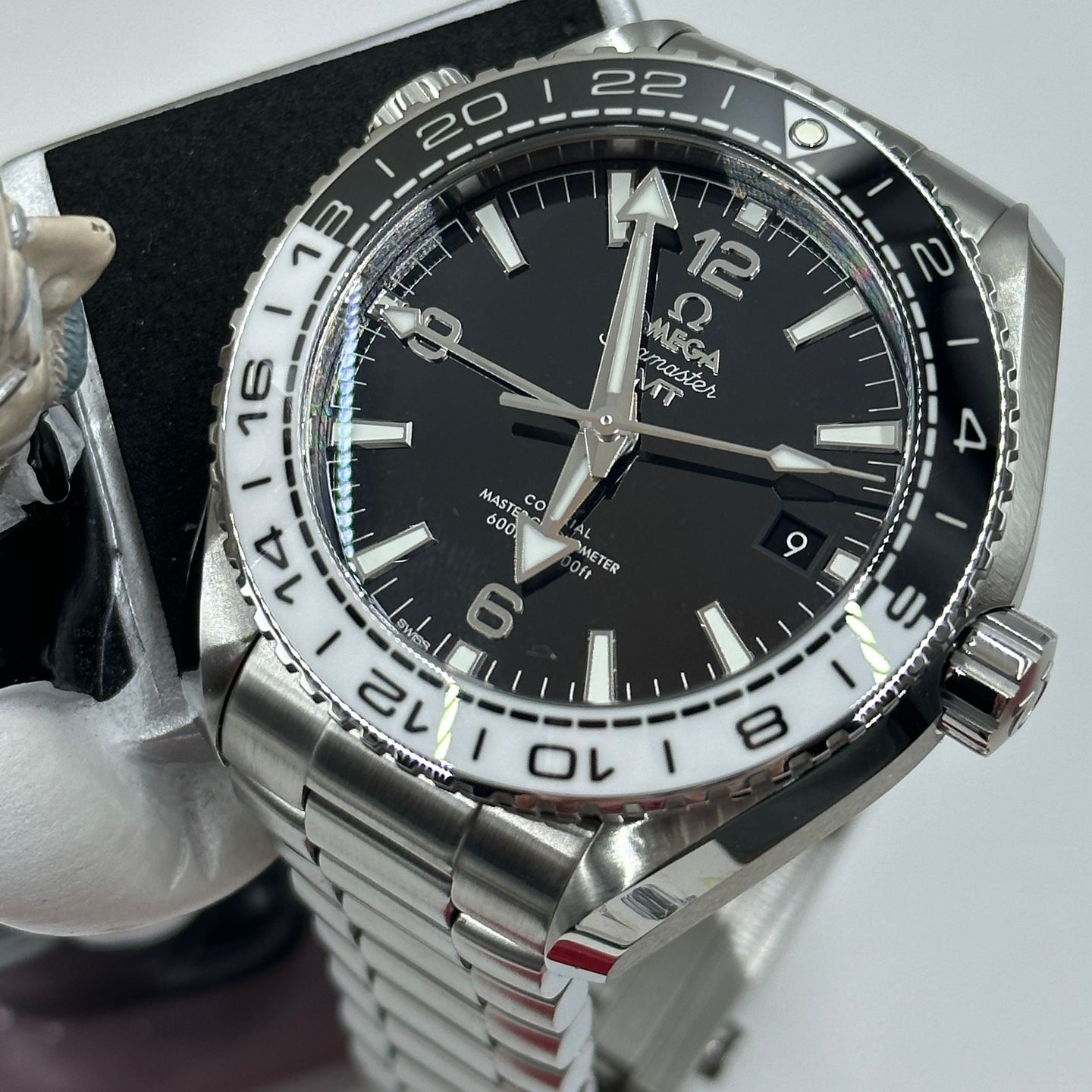 Omega Seamaster Planet Ocean 215.30.44.22.01.001 - (1/8)