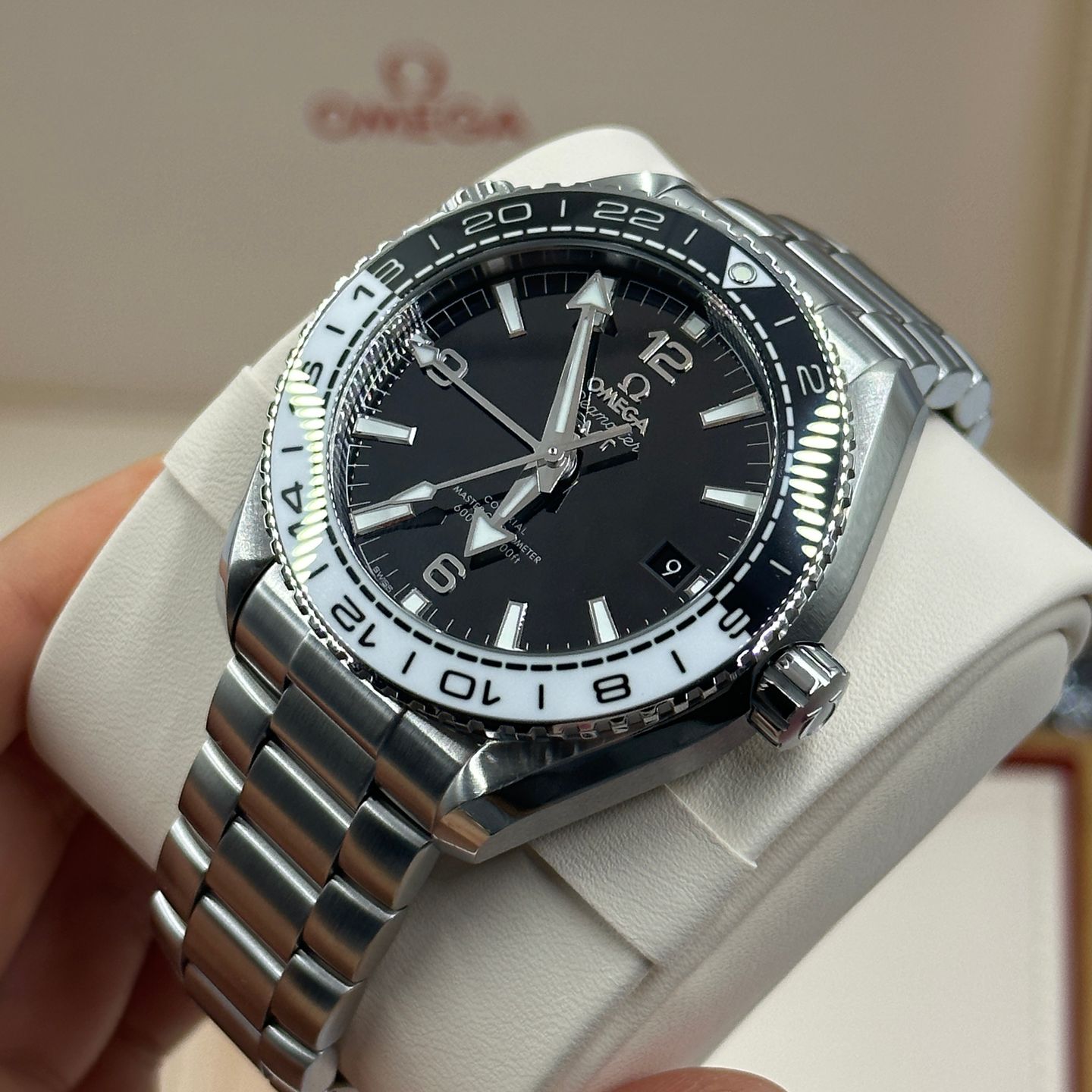 Omega Seamaster Planet Ocean 215.30.44.22.01.001 (2023) - Black dial 44 mm Steel case (4/8)