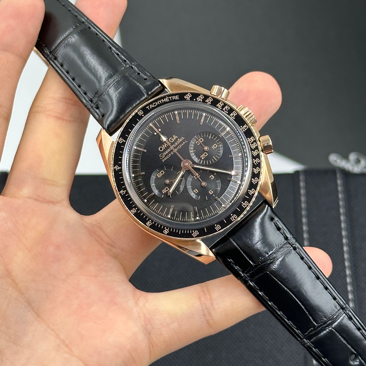 Omega Speedmaster Professional Moonwatch 310.63.42.50.01.001 (2024) - Black dial 42 mm Rose Gold case (7/8)