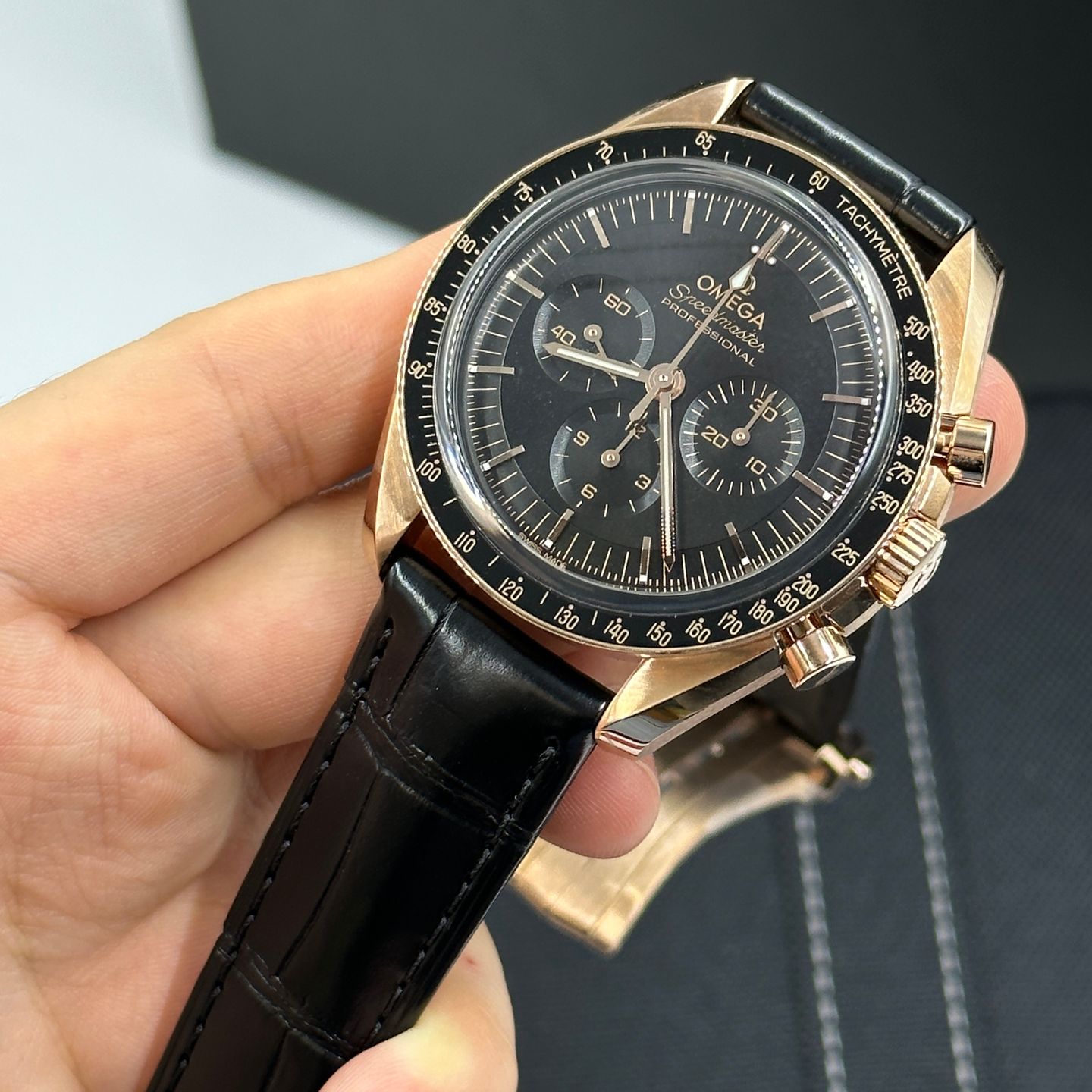 Omega Speedmaster Professional Moonwatch 310.63.42.50.01.001 (2024) - Black dial 42 mm Rose Gold case (6/8)