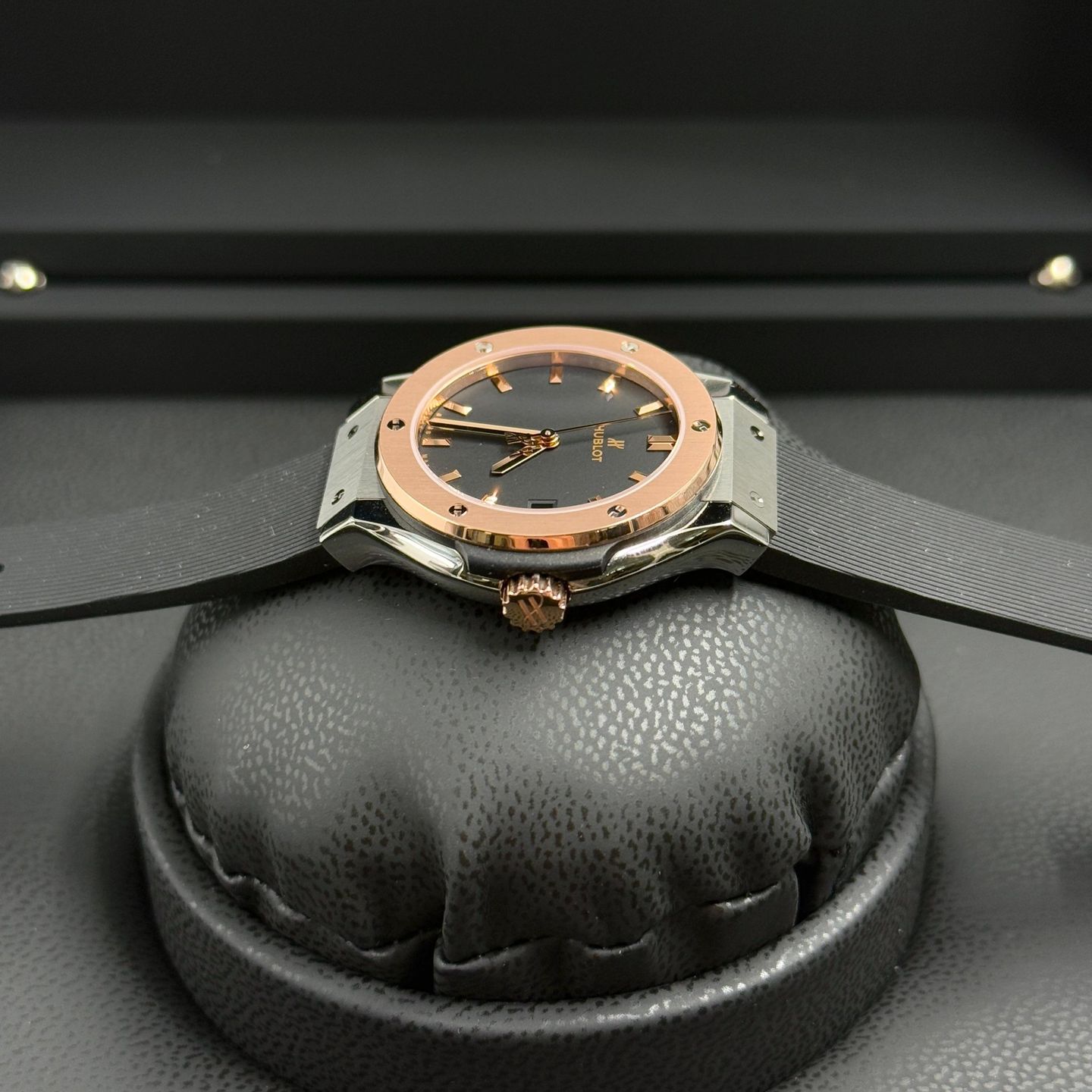 Hublot Classic Fusion Quartz 581.NO.1181.RX (2023) - Black dial 33 mm Titanium case (6/7)