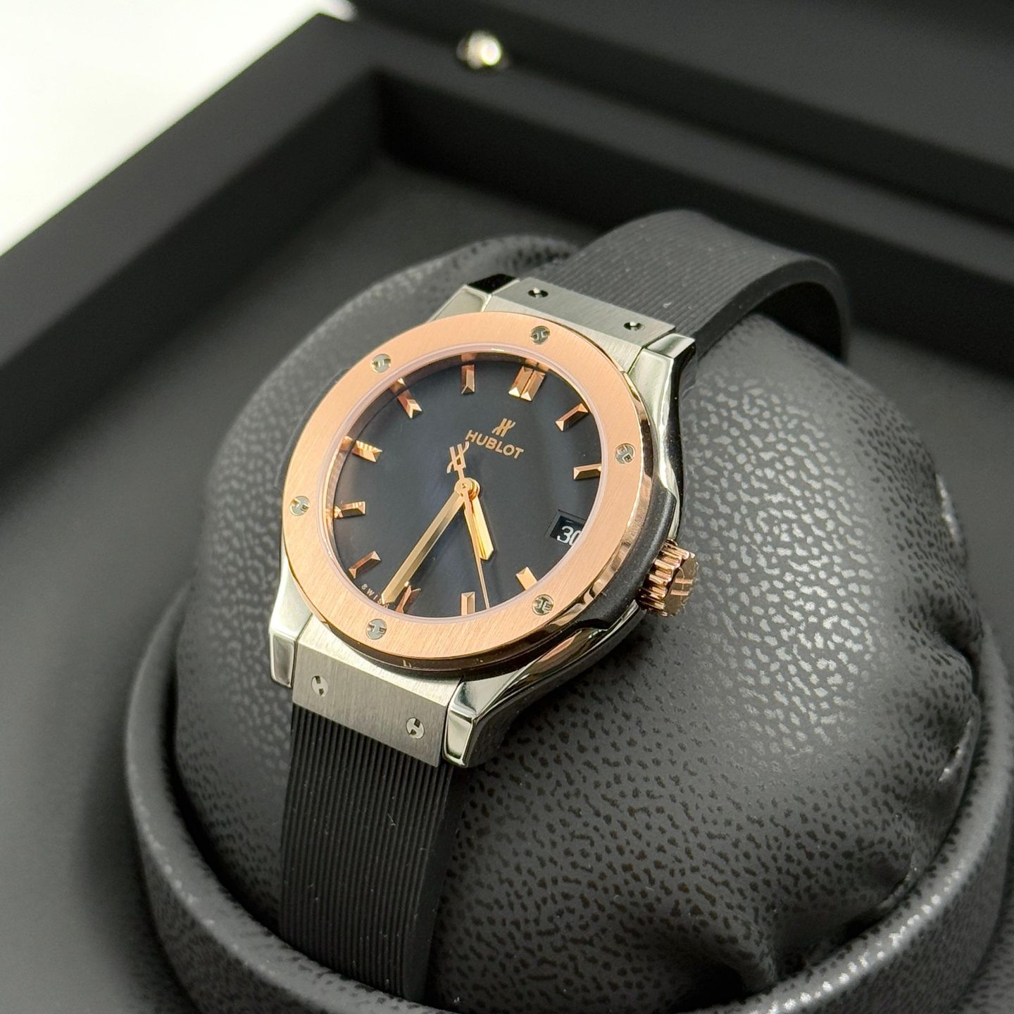 Hublot Classic Fusion Quartz 581.NO.1181.RX (2023) - Black dial 33 mm Titanium case (7/7)