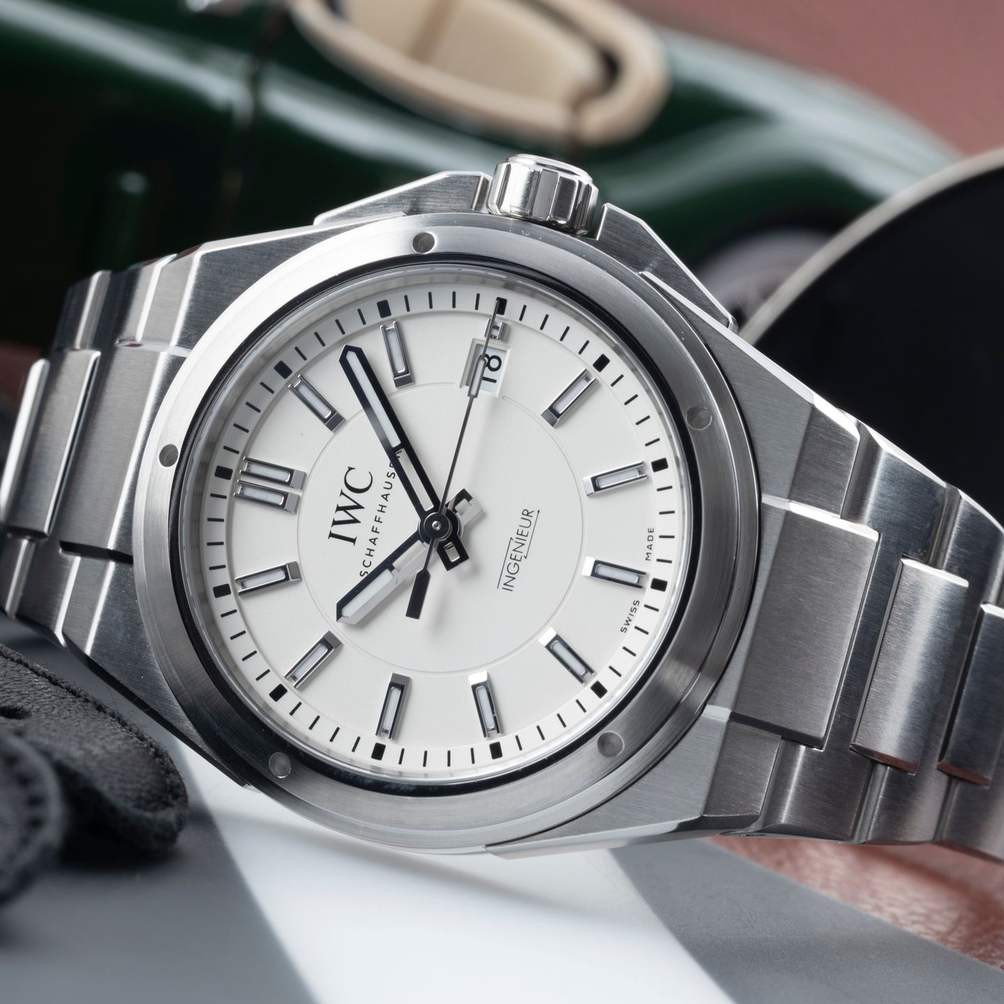 IWC Ingenieur Automatic IW323904 (Unknown (random serial)) - Silver dial 40 mm Steel case (2/8)