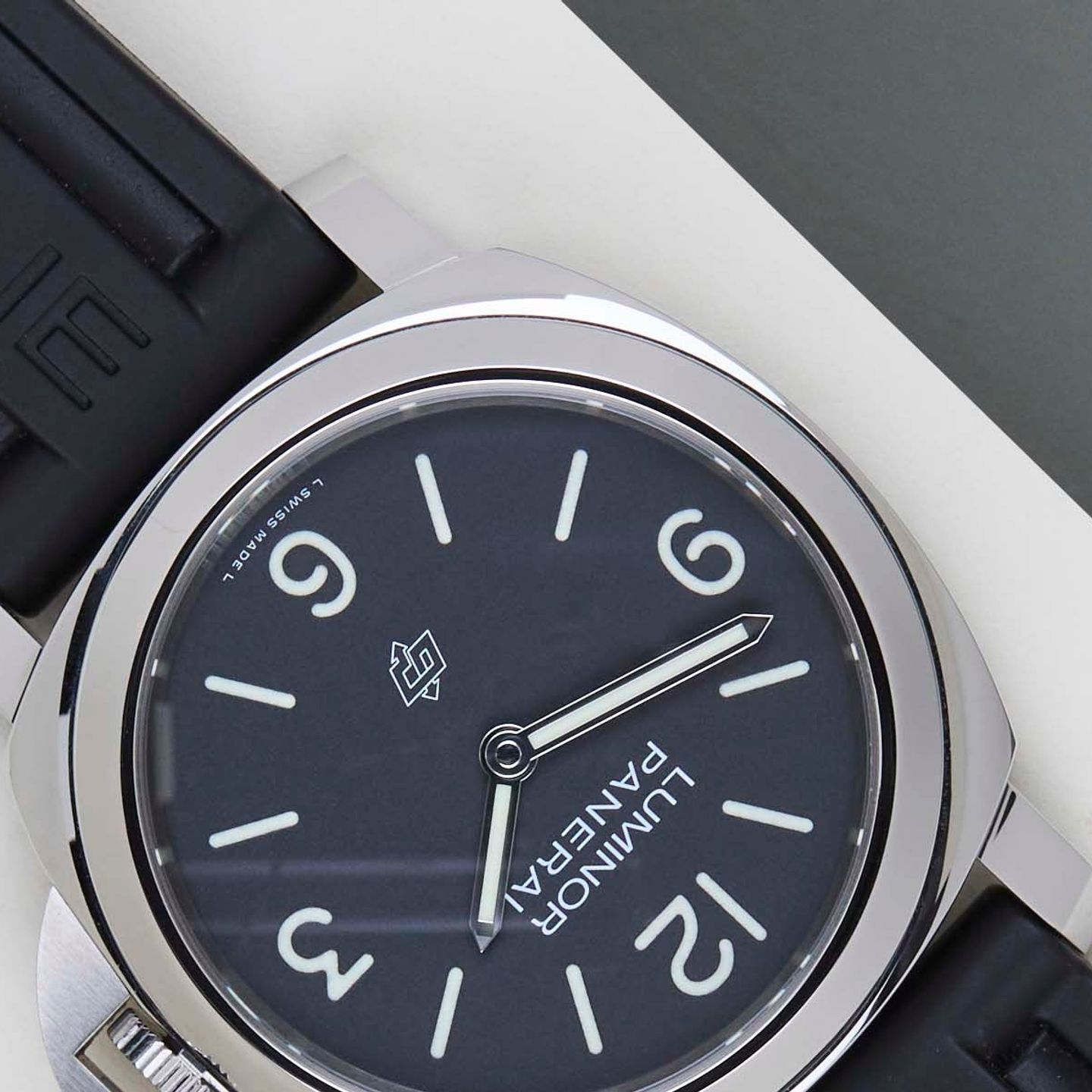 Panerai Luminor Base Logo PAM01086 (2026) - Black dial 44 mm Steel case (4/8)