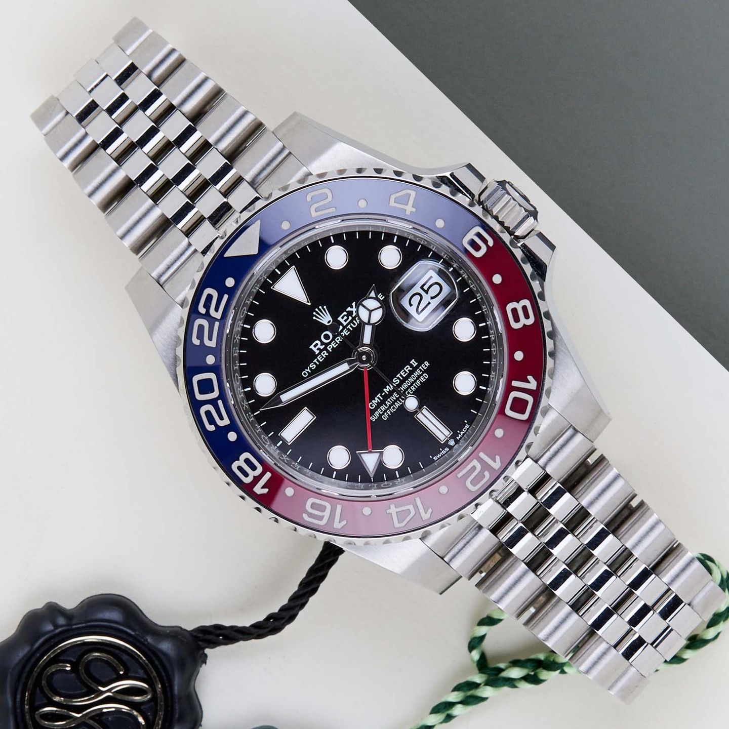 Rolex GMT-Master II 126710BLRO (2025) - Black dial 40 mm Steel case (1/8)