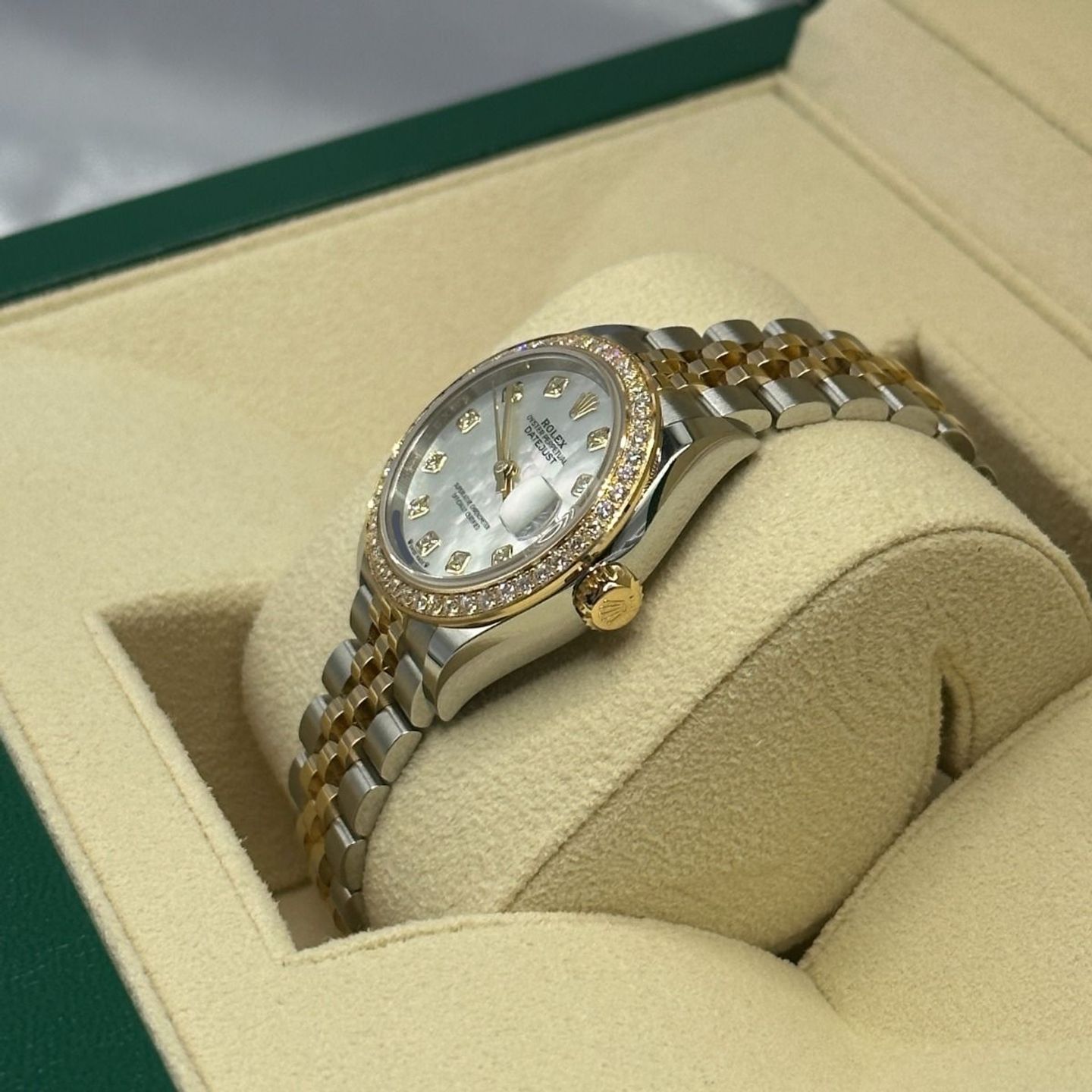 Rolex Lady-Datejust 279383RBR (2024) - Silver dial 28 mm Gold/Steel case (5/8)