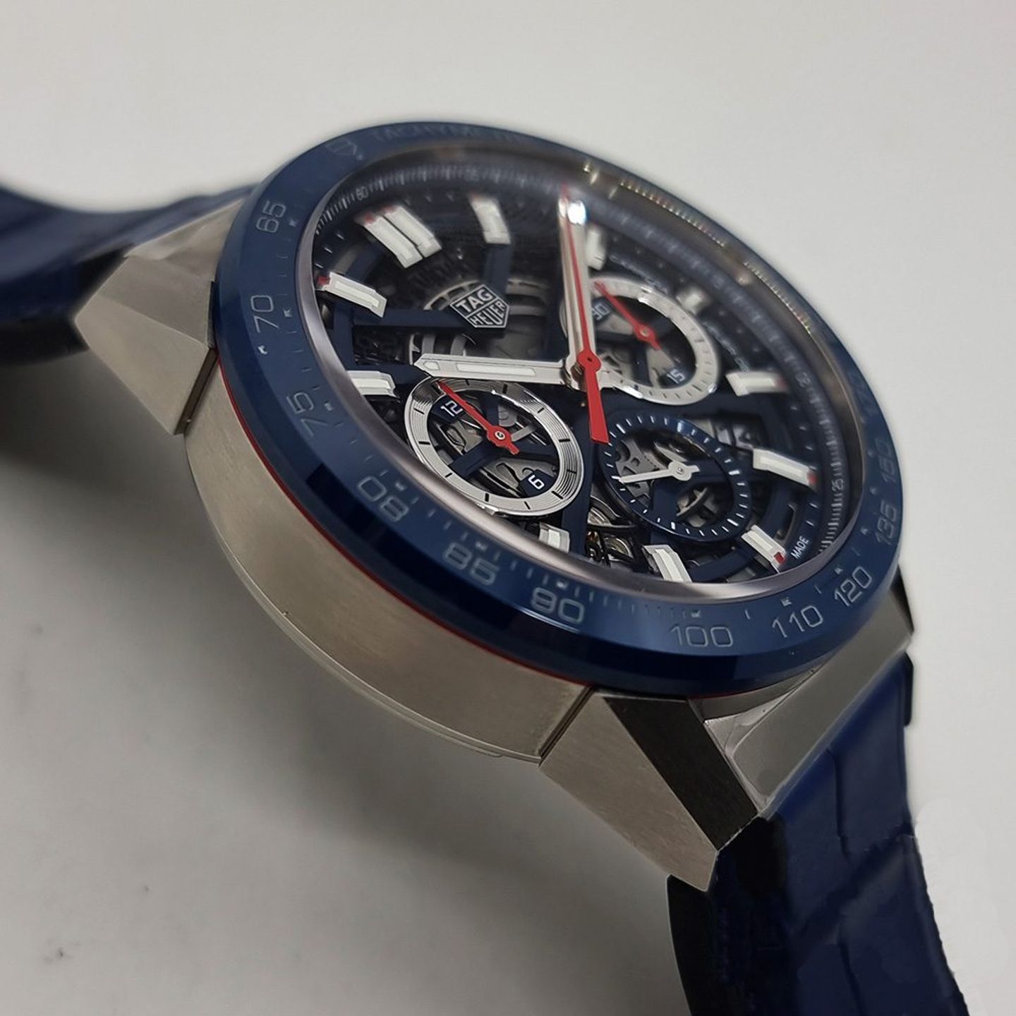 TAG Heuer Carrera CBG2011.FC6430 (2025) - Transparant wijzerplaat 43mm Staal (2/8)