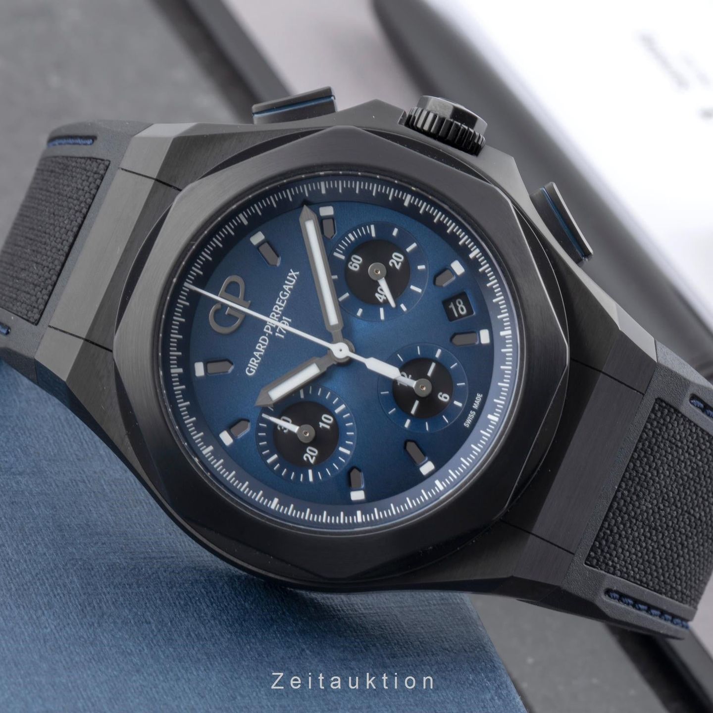 Girard-Perregaux Laureato 81060-21-491-FH6A (Onbekend (willekeurig serienummer)) - 45mm Titanium (2/8)
