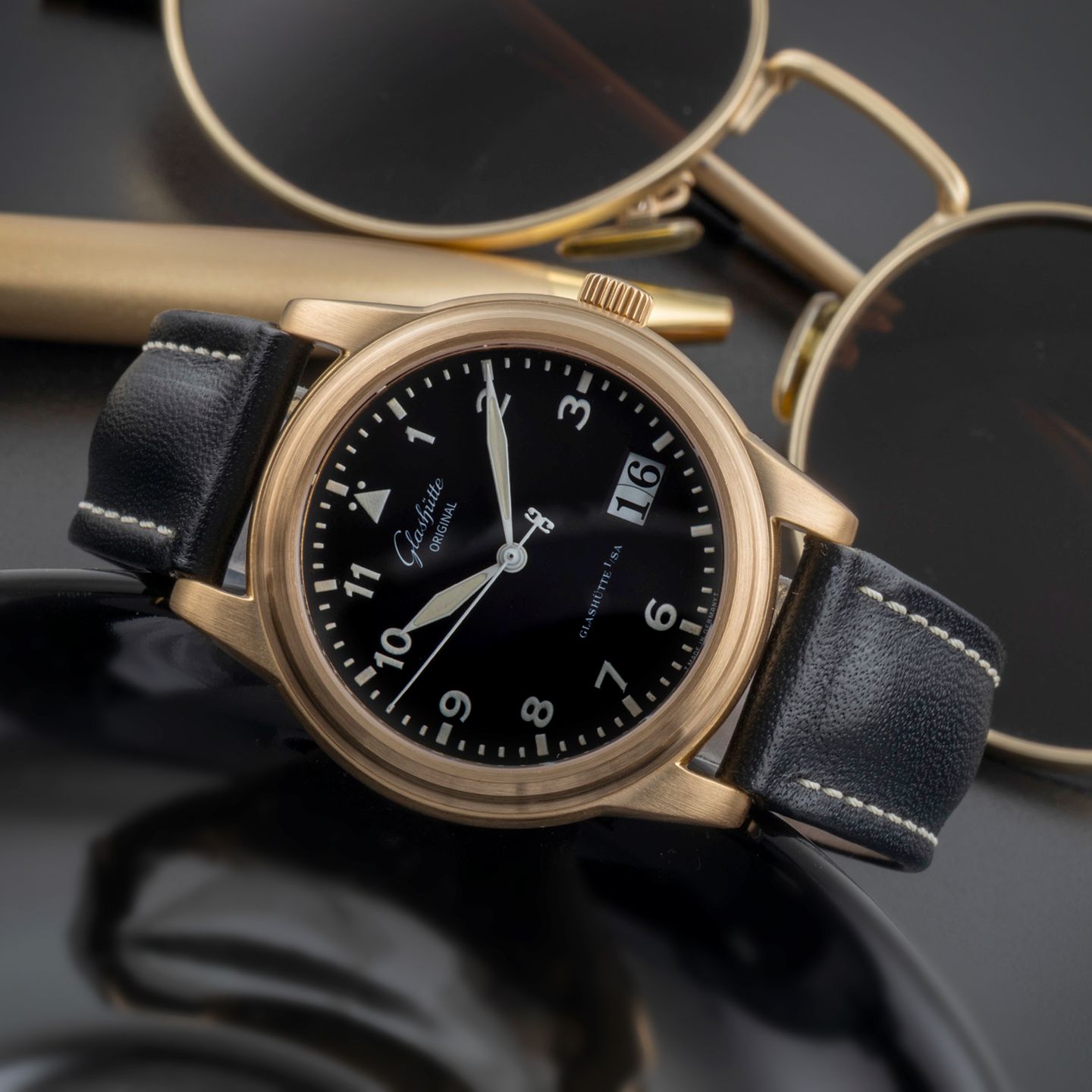 Glashütte Original Navigator 39-42-07-11-04 (Unknown (random serial)) - Black dial 39 mm Yellow Gold case (2/8)
