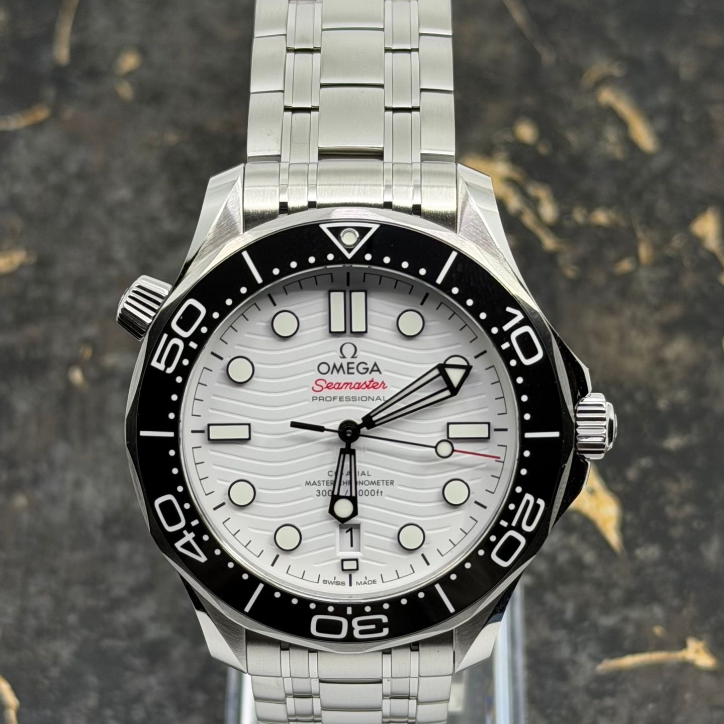 Omega Seamaster Diver 300 M 210.30.42.20.04.001 - (2/8)
