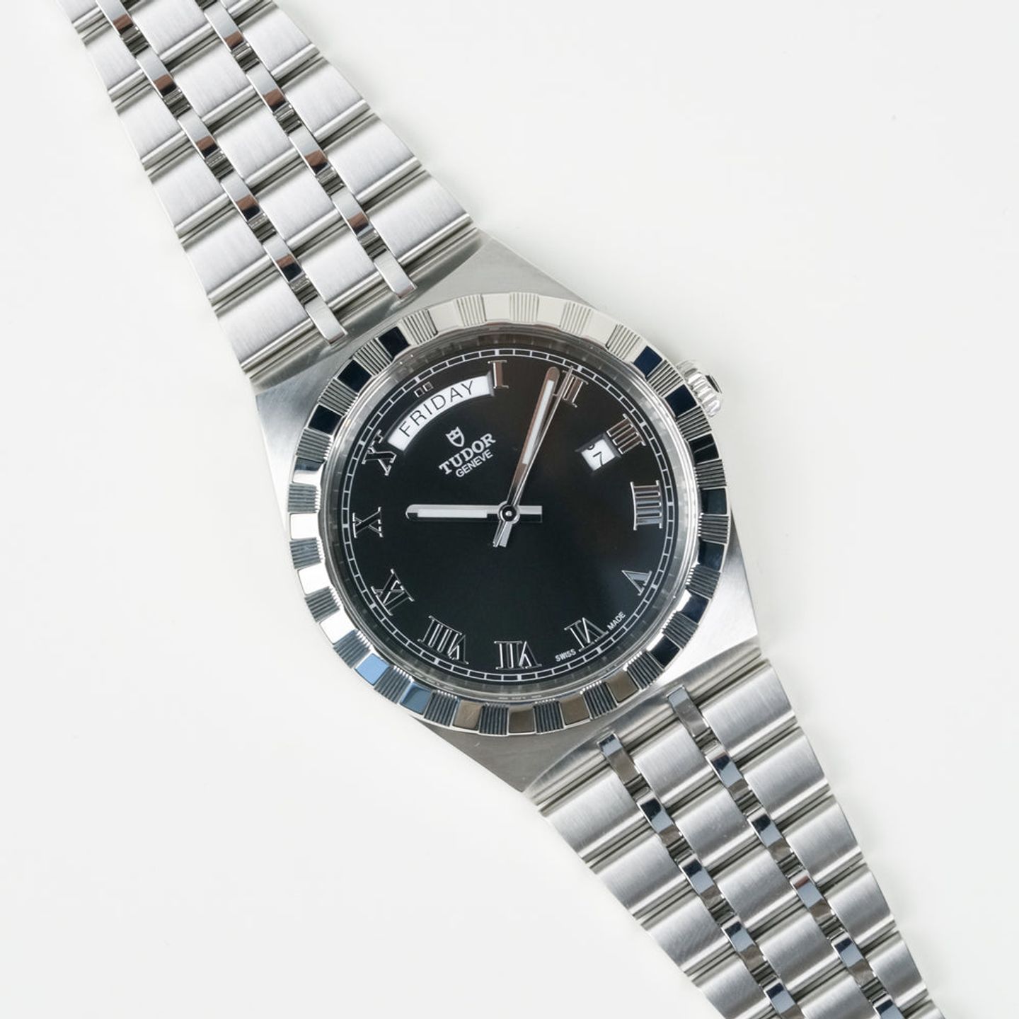 Tudor Royal 28600 (2022) - Black dial 41 mm Steel case (5/8)