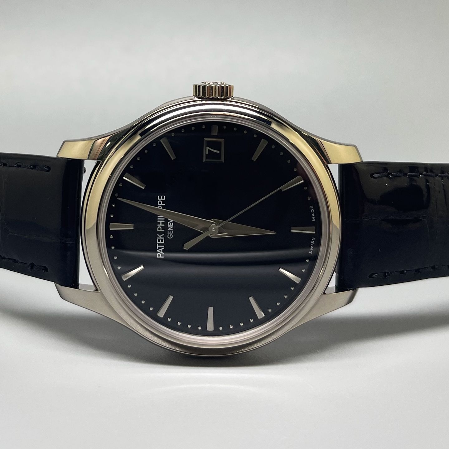 Patek Philippe Calatrava 5227G-010 (2026) - Zwart wijzerplaat 39mm Witgoud (3/6)