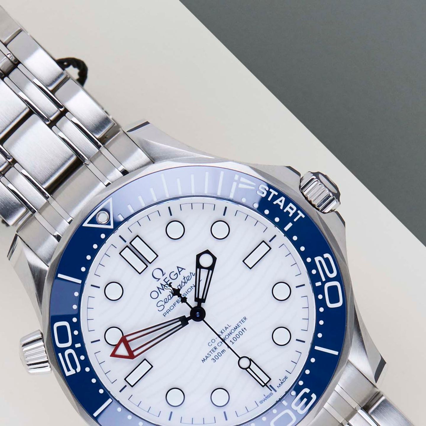 Omega Seamaster Diver 300 M 210.30.42.20.04.002 (2025) - Wit wijzerplaat 42mm Staal (3/8)