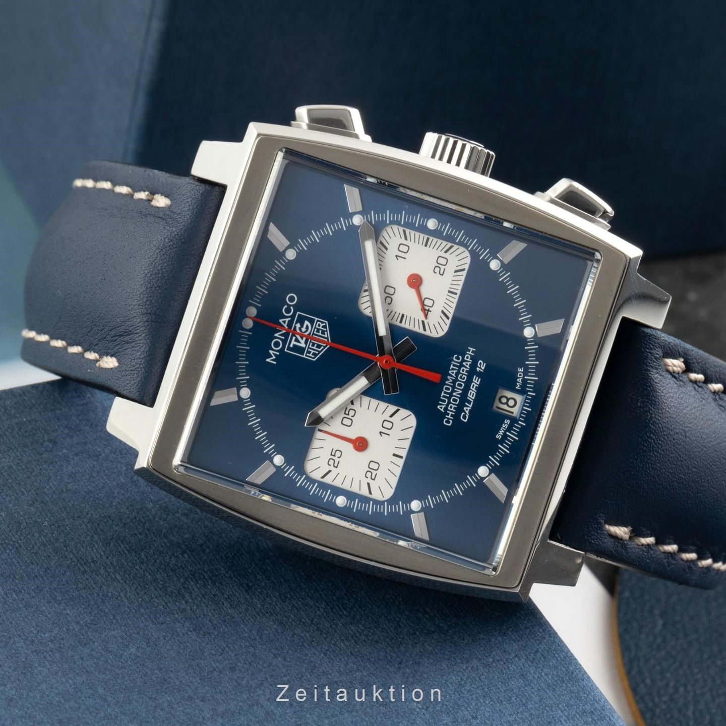 TAG Heuer Monaco Calibre 12 CAW2111 (2005) - Blue dial 39 mm Steel case (2/8)