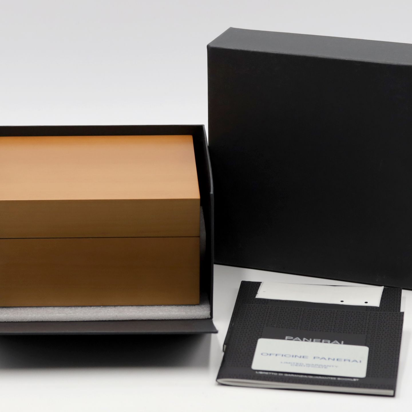 Panerai Special Editions PAM00663 (2016) - Black dial 47 mm Steel case (8/8)