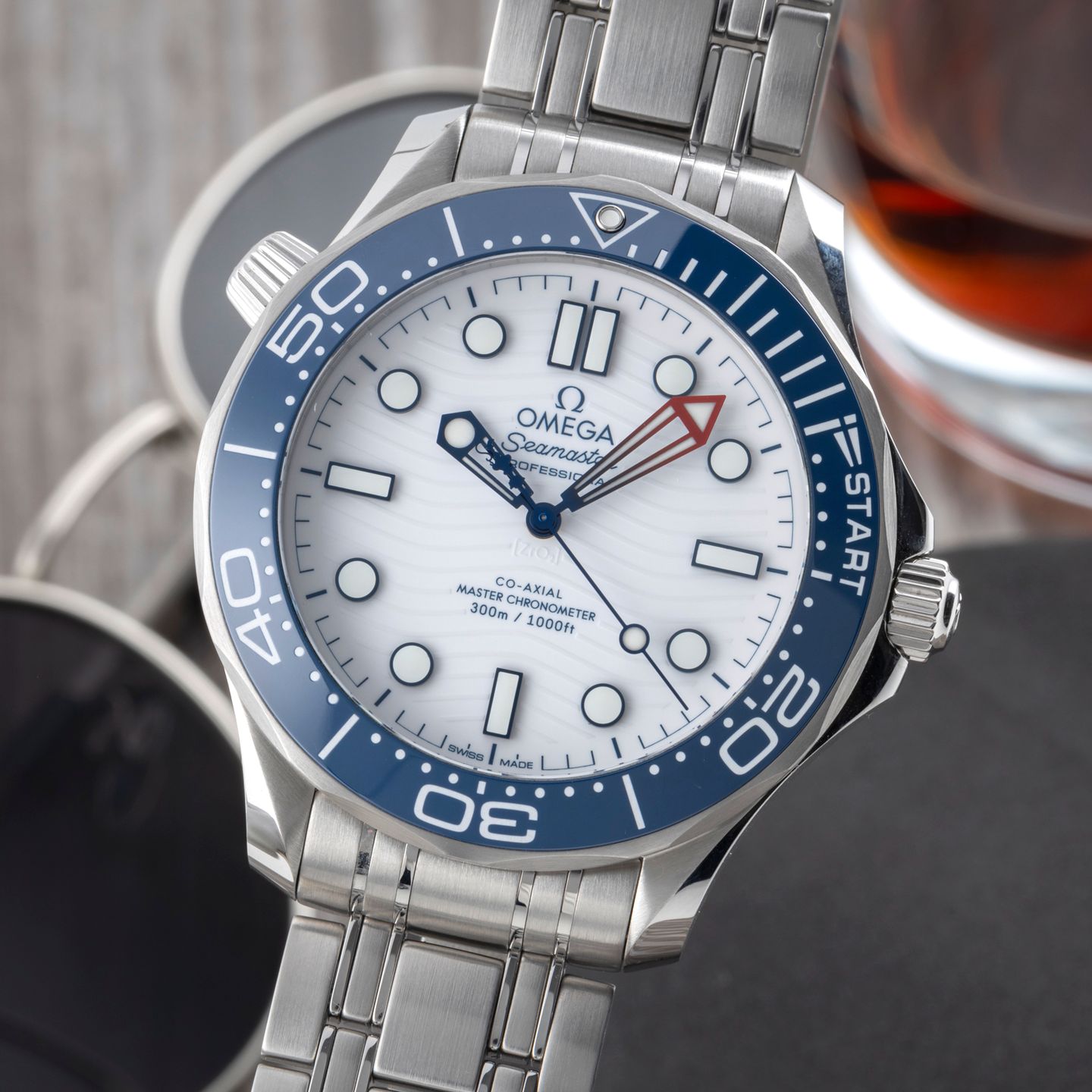 Omega Seamaster Diver 300 M 210.30.42.20.04.002 (Unknown (random serial)) - White dial 42 mm Steel case (3/8)