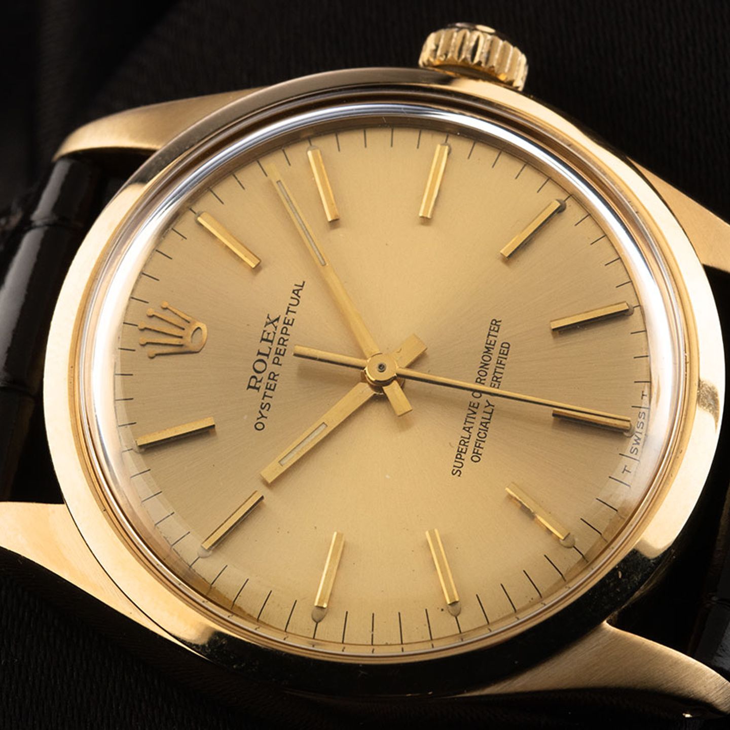 Rolex Oyster Perpetual 1002 (1977) - Champagne wijzerplaat 34mm Geelgoud (3/8)