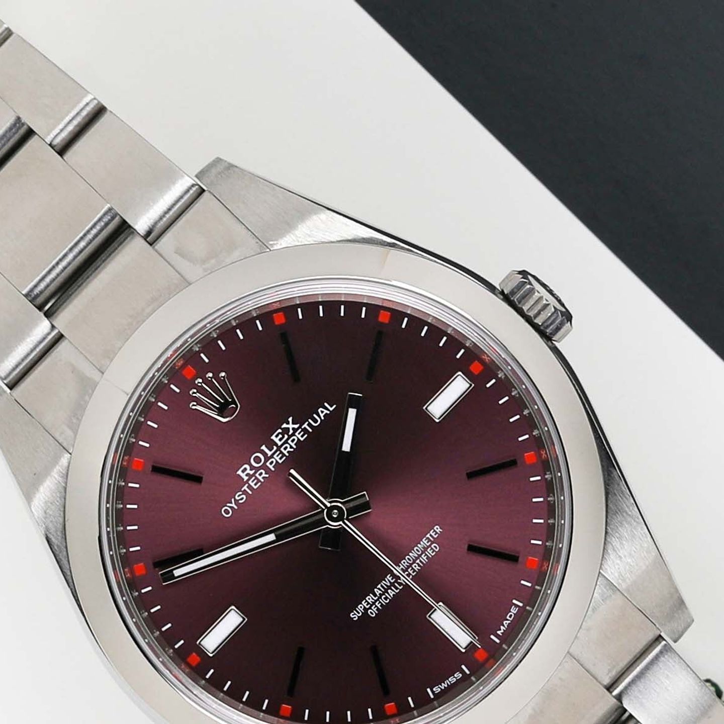 Rolex Oyster Perpetual 39 114300 (2016) - Red dial 39 mm Steel case (3/8)