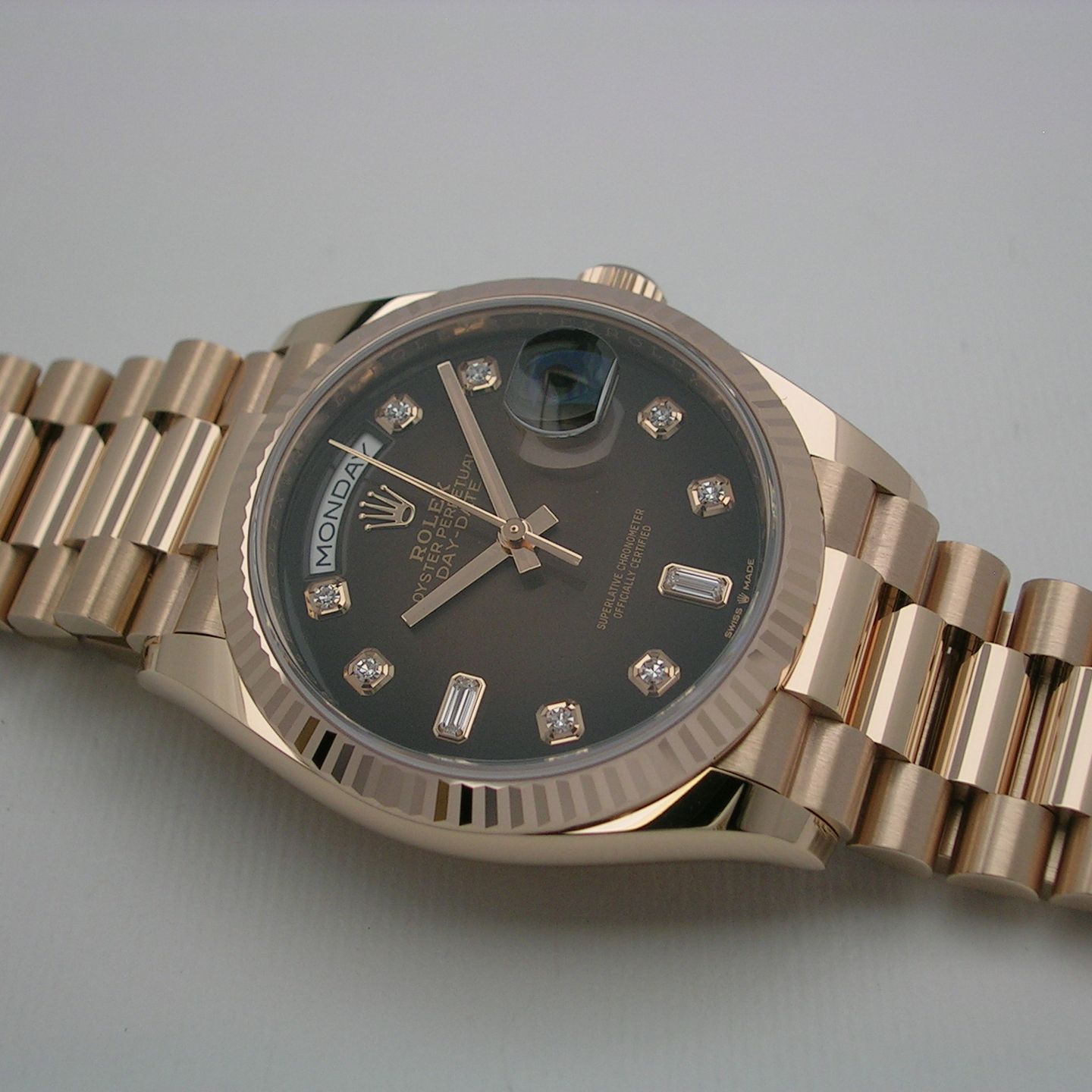 Rolex Day-Date 36 128235 (2021) - Bruin wijzerplaat 36mm Roségoud (1/5)