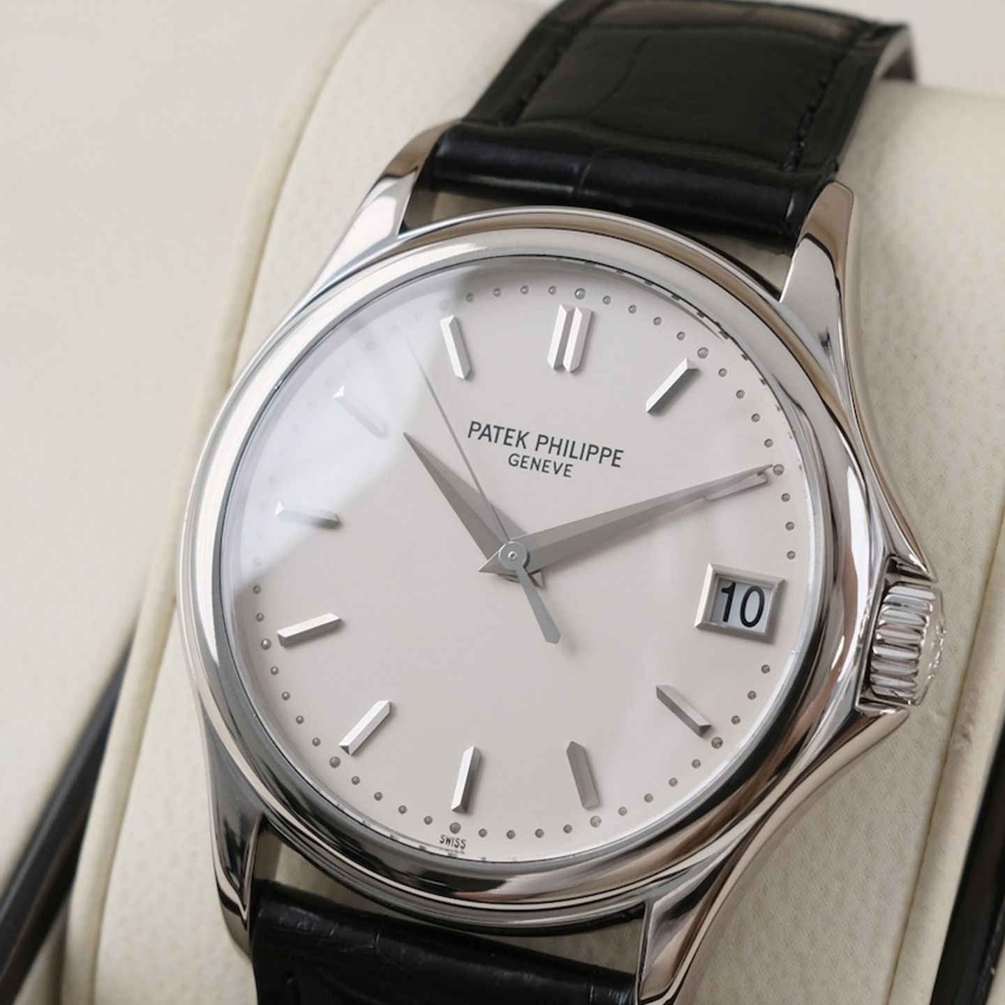 Patek Philippe Calatrava 5127G-001 (2015) - Silver dial 37 mm White Gold case (4/8)