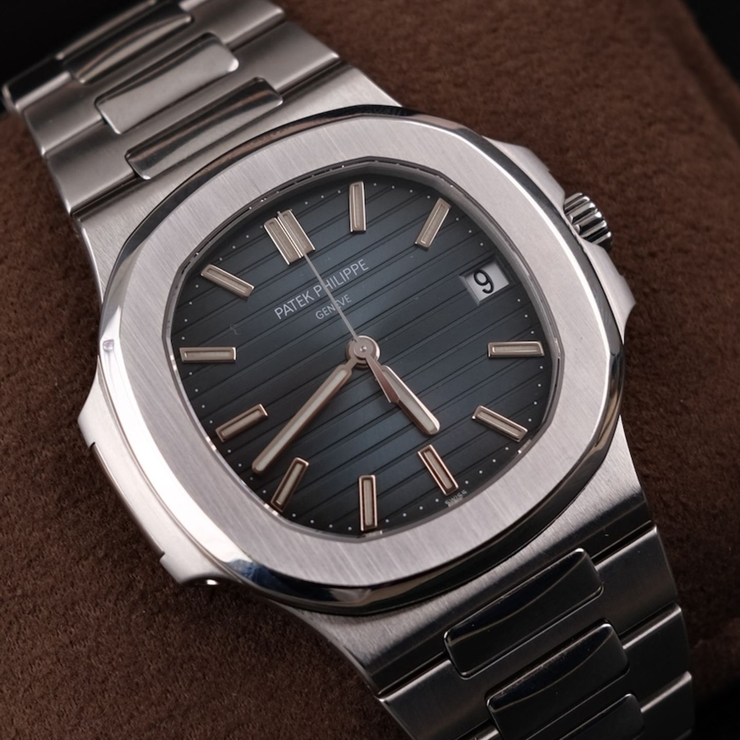 Patek Philippe Nautilus 5711 (2009) - Blue dial 40 mm Steel case (4/8)