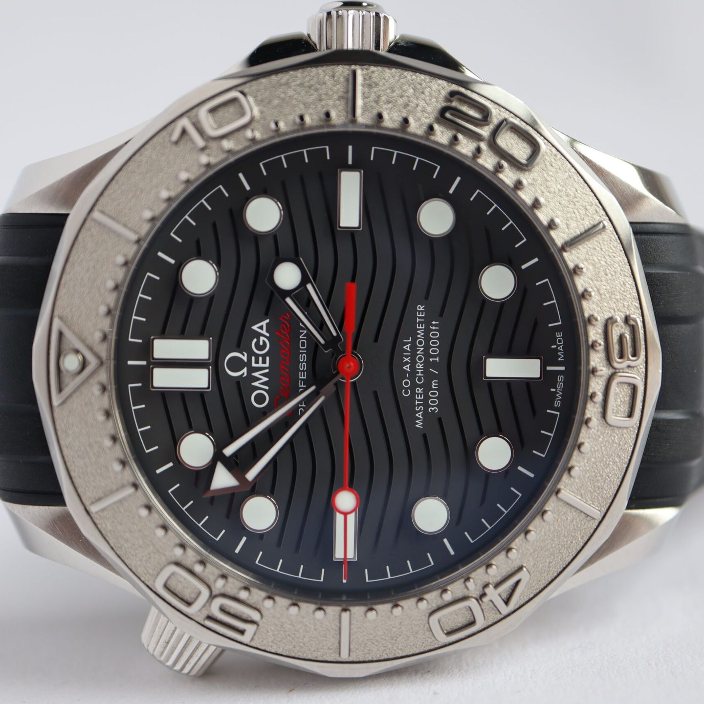 Omega Seamaster Diver 300 M 210.32.42.20.01.002 (2024) - Zwart wijzerplaat 42mm Staal (2/8)