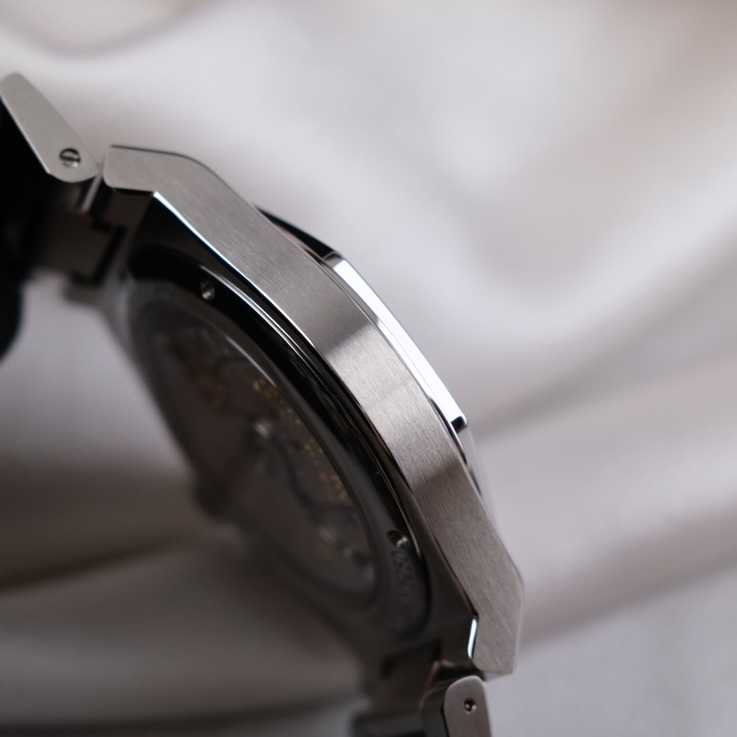 Girard-Perregaux Laureato 81010-11-431-11A (2021) - Blue dial 43 mm Steel case (8/8)