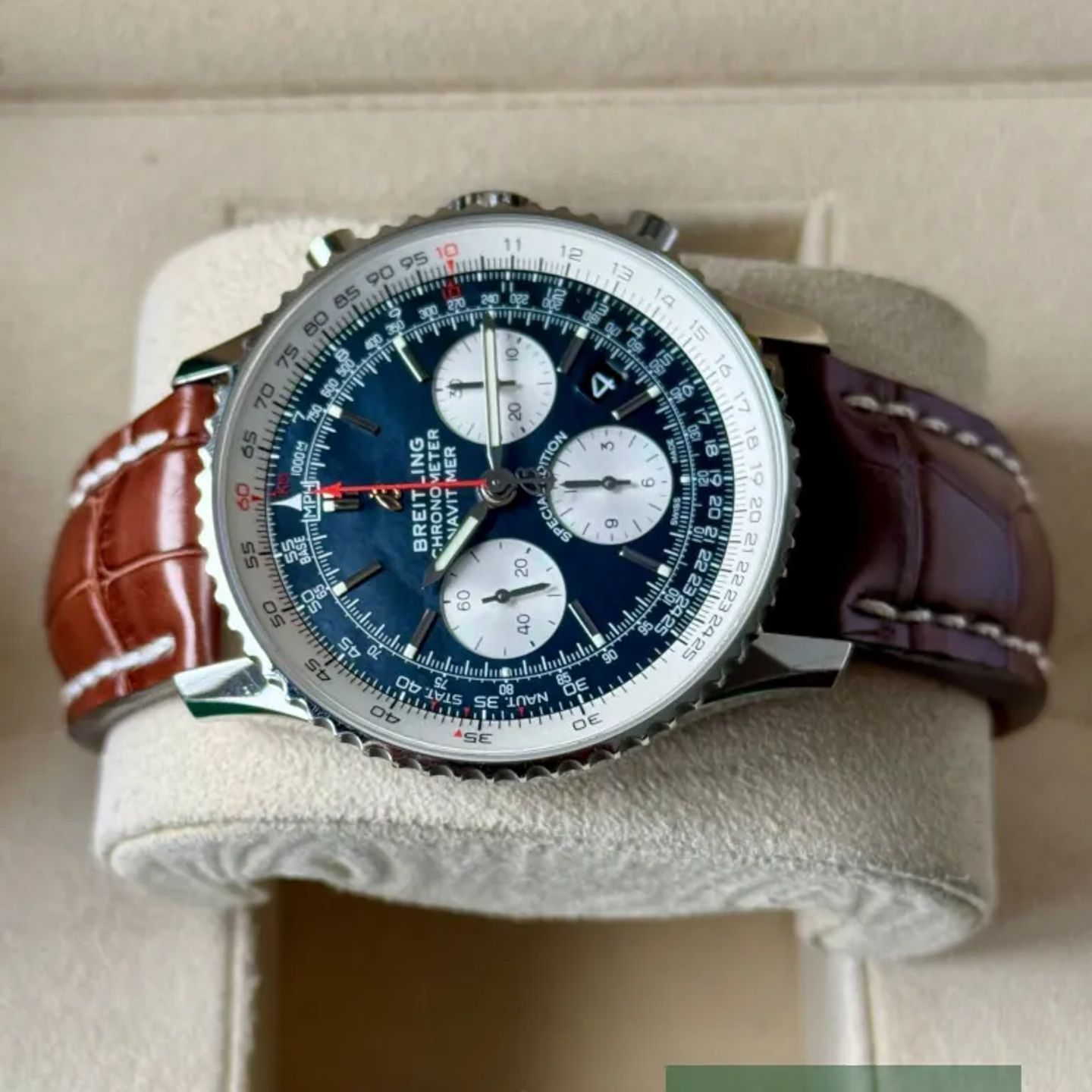 Breitling Navitimer 1 B01 Chronograph AB0121211B3A1 - (5/8)