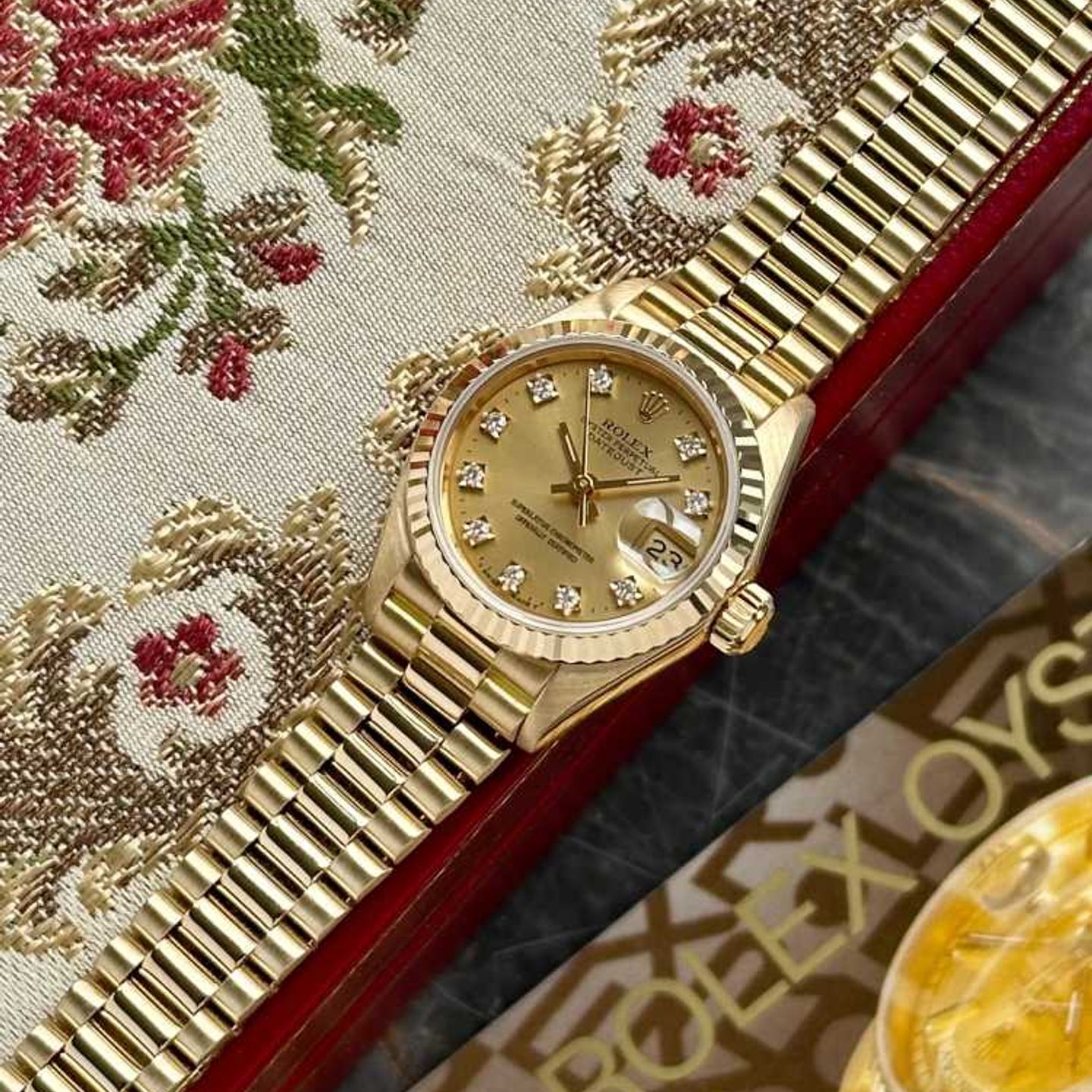 Rolex Lady-Datejust 69178 (1988) - Gold dial 26 mm Yellow Gold case (4/8)