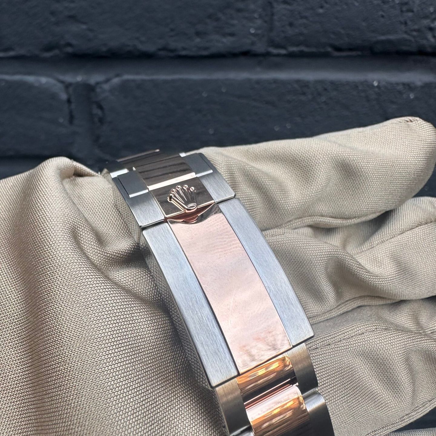 Rolex GMT-Master II 126711CHNR (2026) - Zwart wijzerplaat 40mm Goud/Staal (4/4)