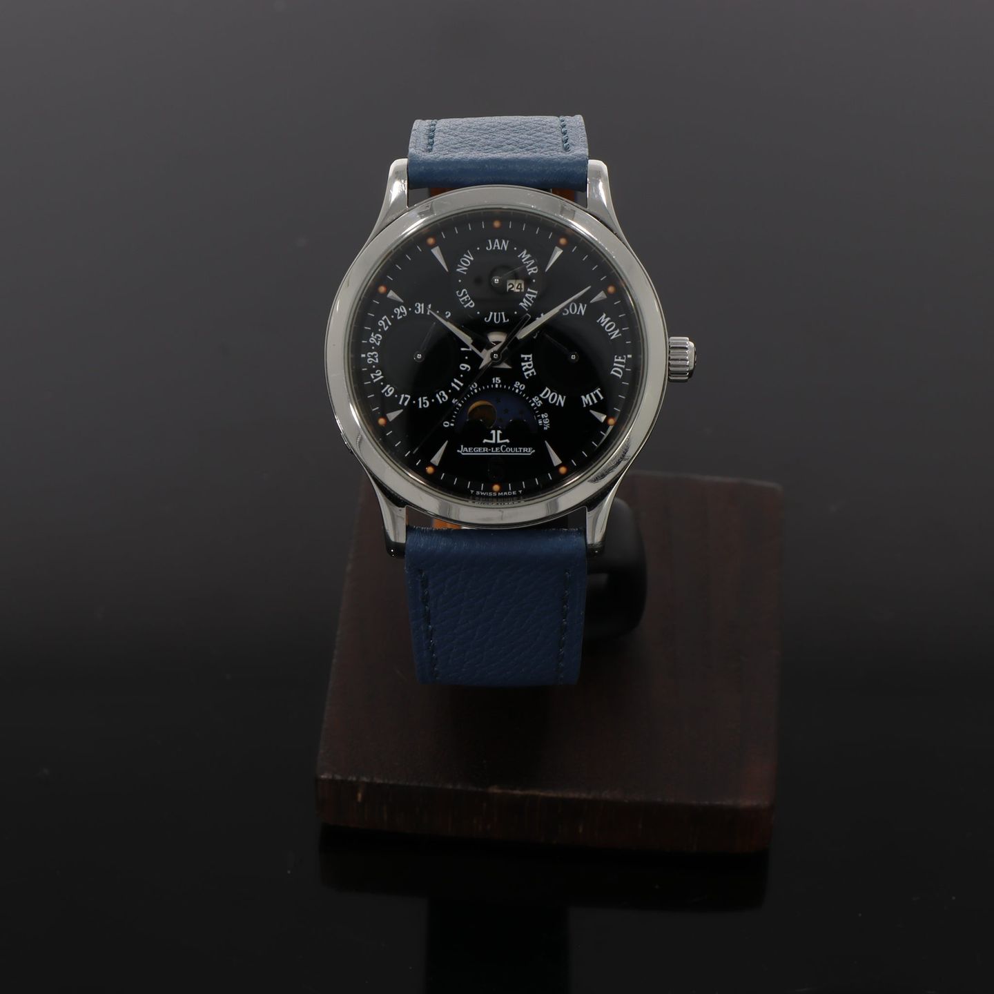 Jaeger-LeCoultre Master Control 140.8.80.S (2000) - Black dial 37 mm Steel case (2/8)