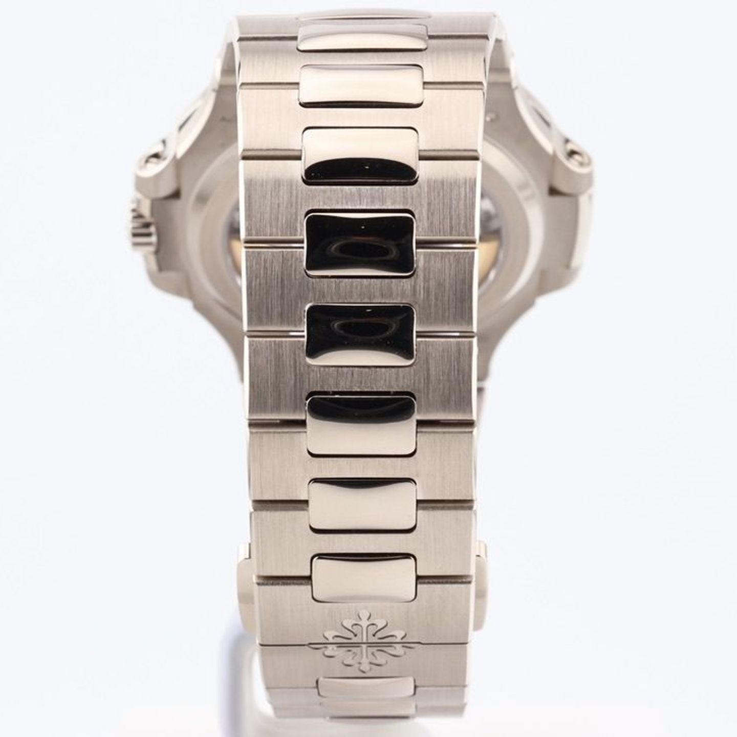 Patek Philippe Nautilus 5811/1G-001 (2022) - Blue dial 41 mm White Gold case (6/8)
